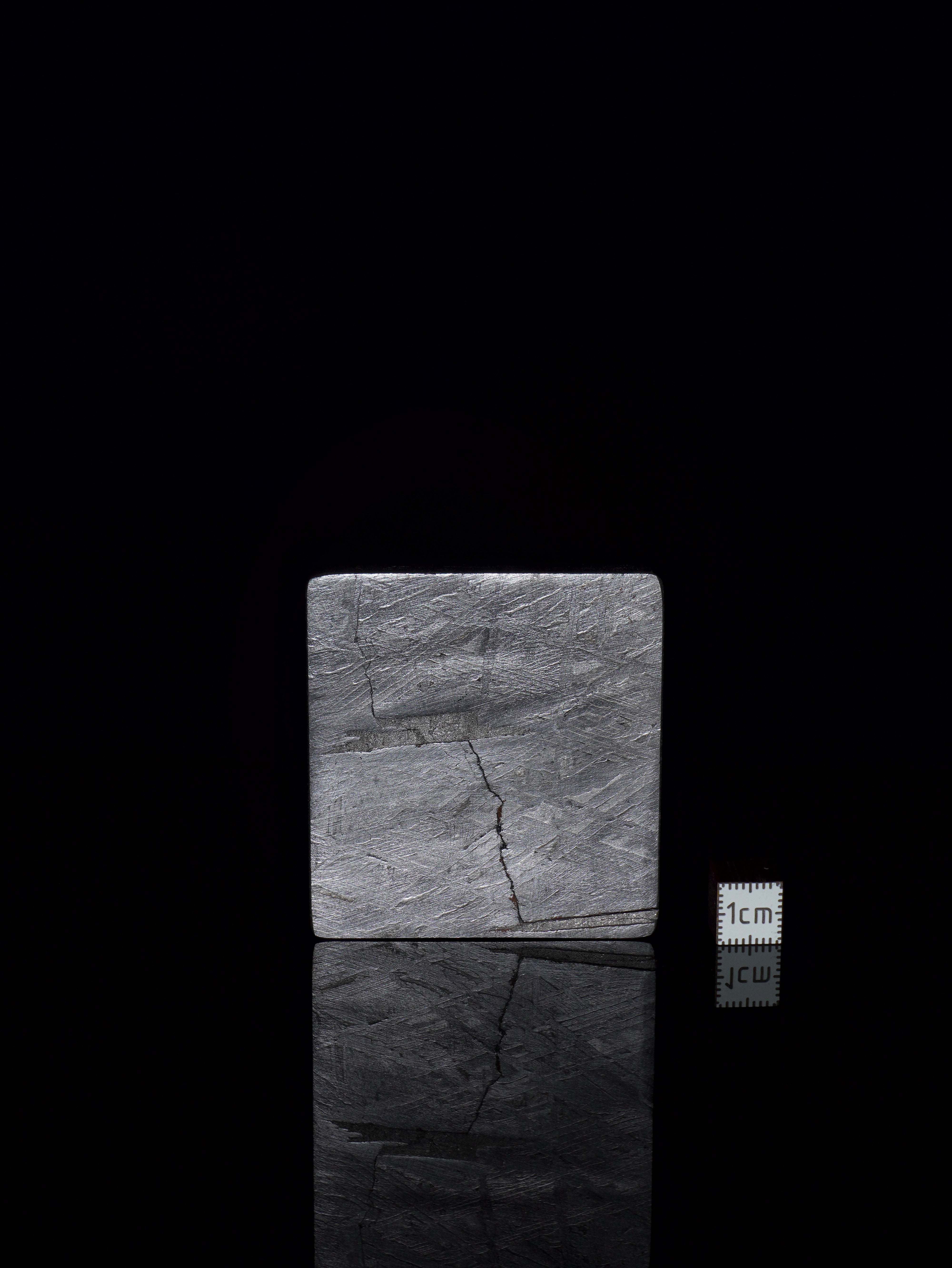 Aletai meteorite, Gobi Desert, China. 107,16 grams.