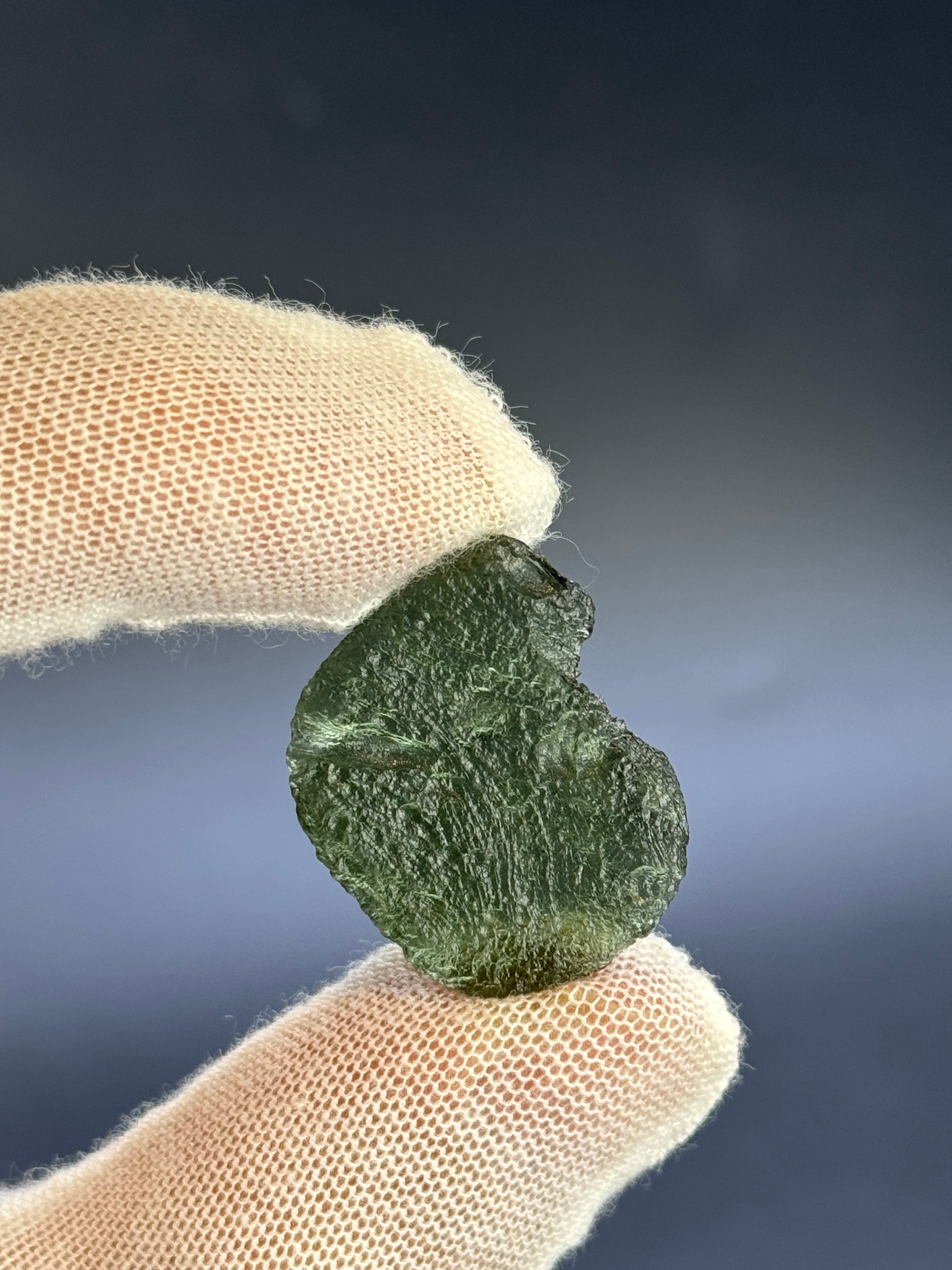 RAW MOLDAVITE, CZECH REPUBLIC. 5,02 GRAMS.