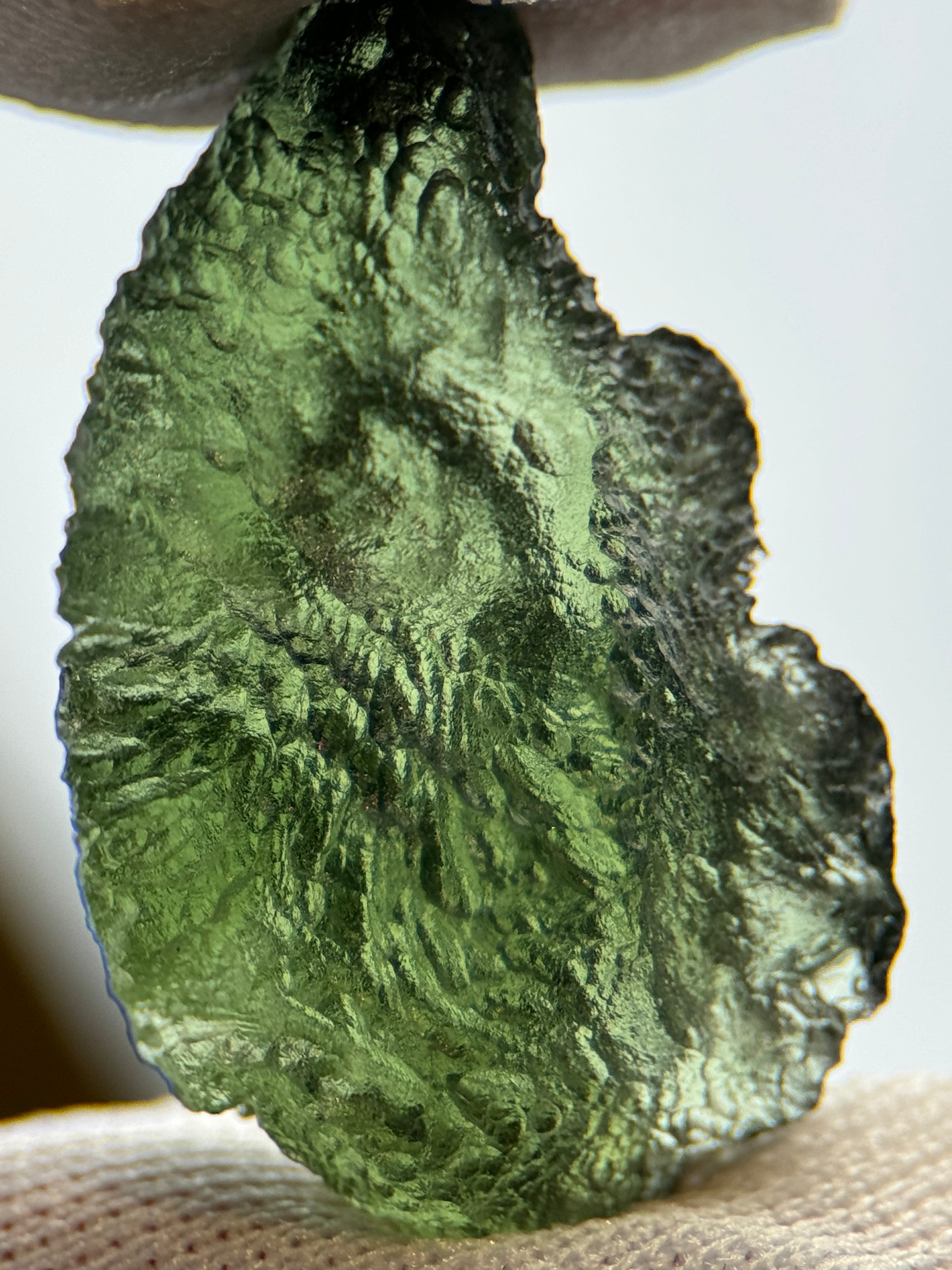 RAW MOLDAVITE, CZECH REPUBLIC. 2,94 GRAMS.