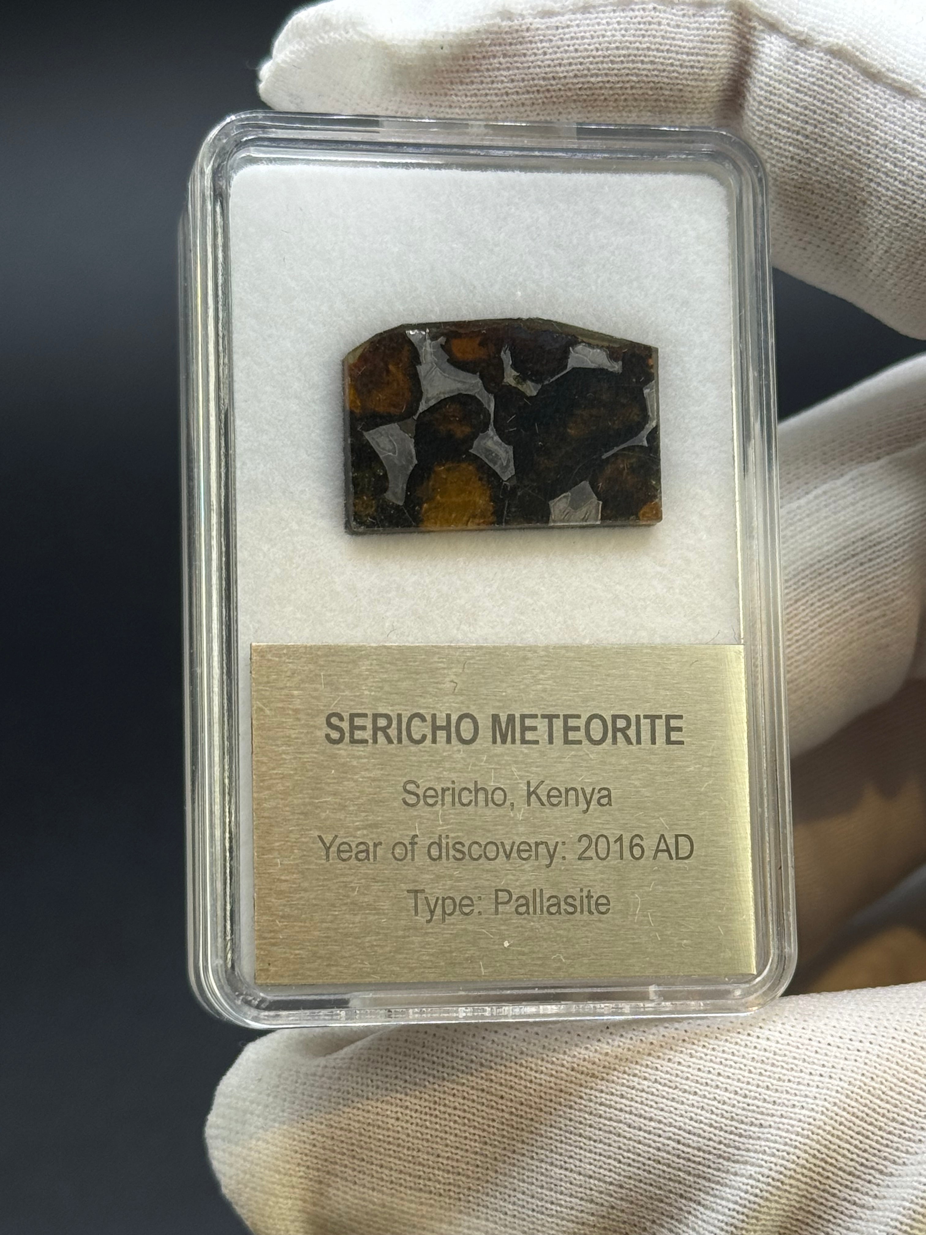SERICHO METEORITE, KENYA. DISPLAY BOX. 2 GRAMS.