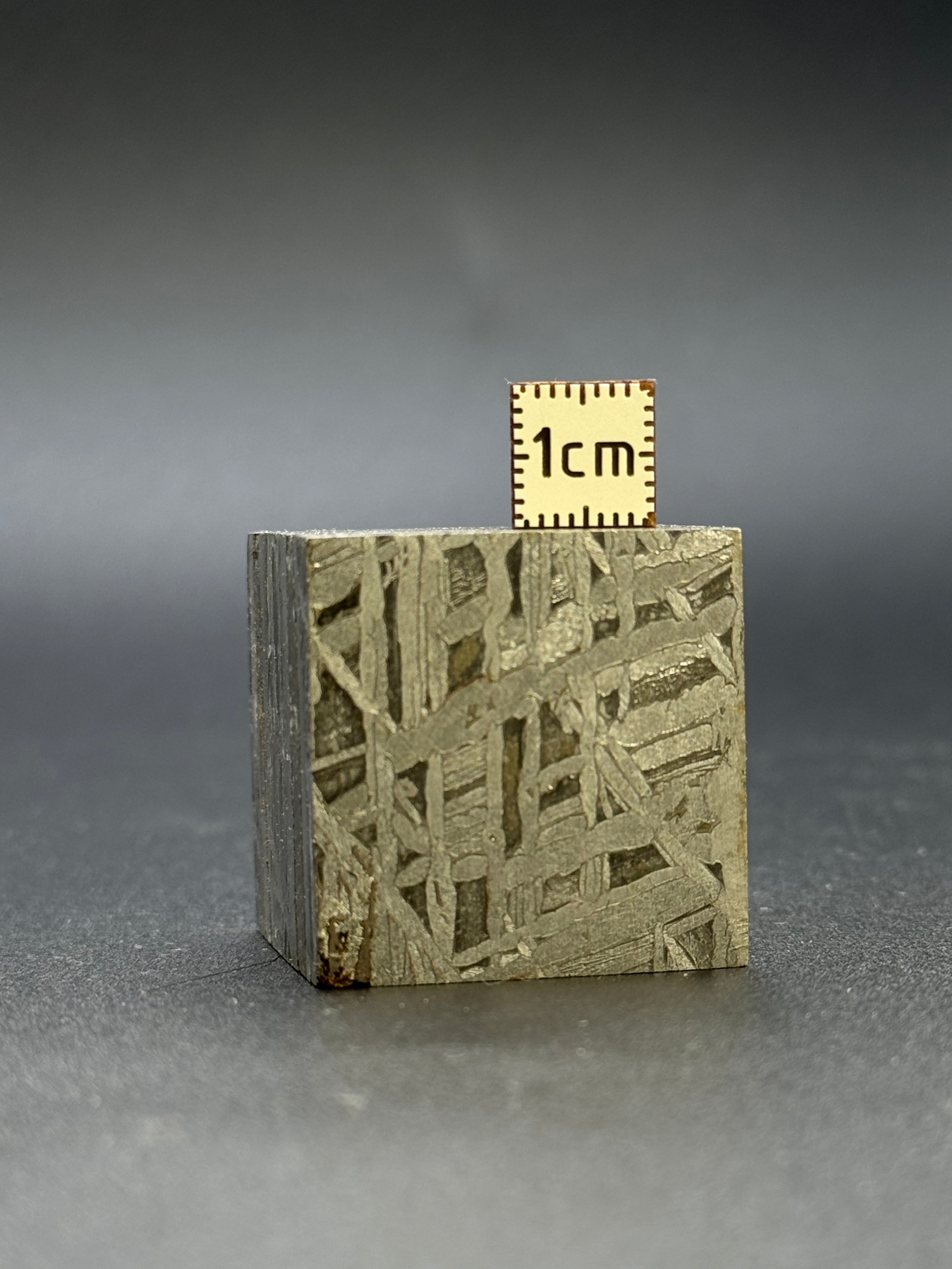 ALETAI, GOBI DESERT, CHINA. 190qGRAMS CUBE.
