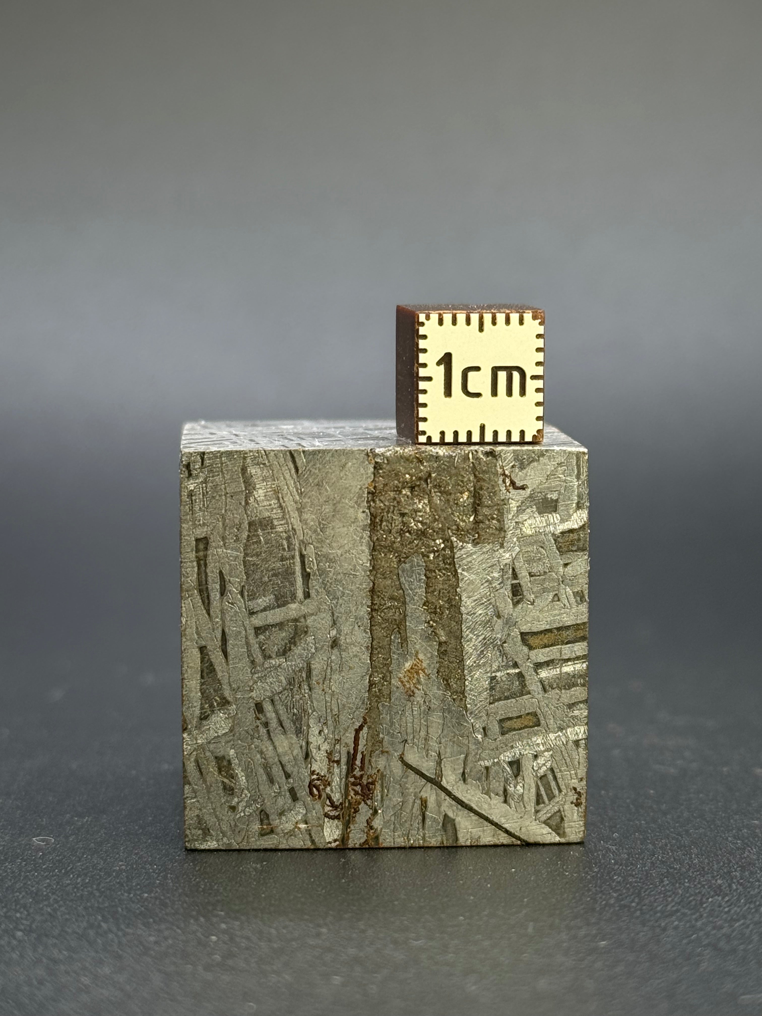 ALETAI, GOBI DESERT, CHINA. 196 GRAMS CUBE.