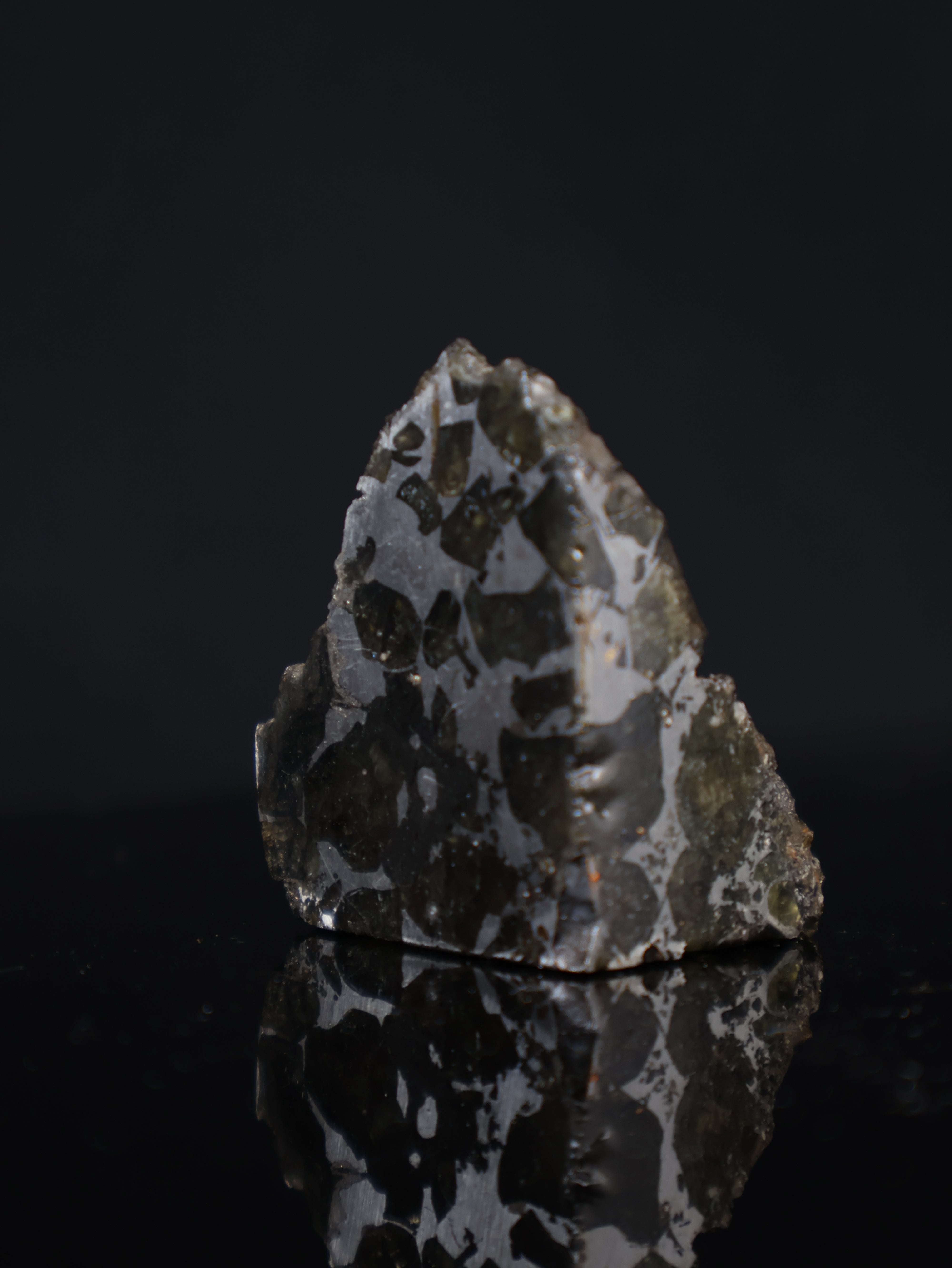 Seymchan meteorite, Russia. 44 grams end-cut.