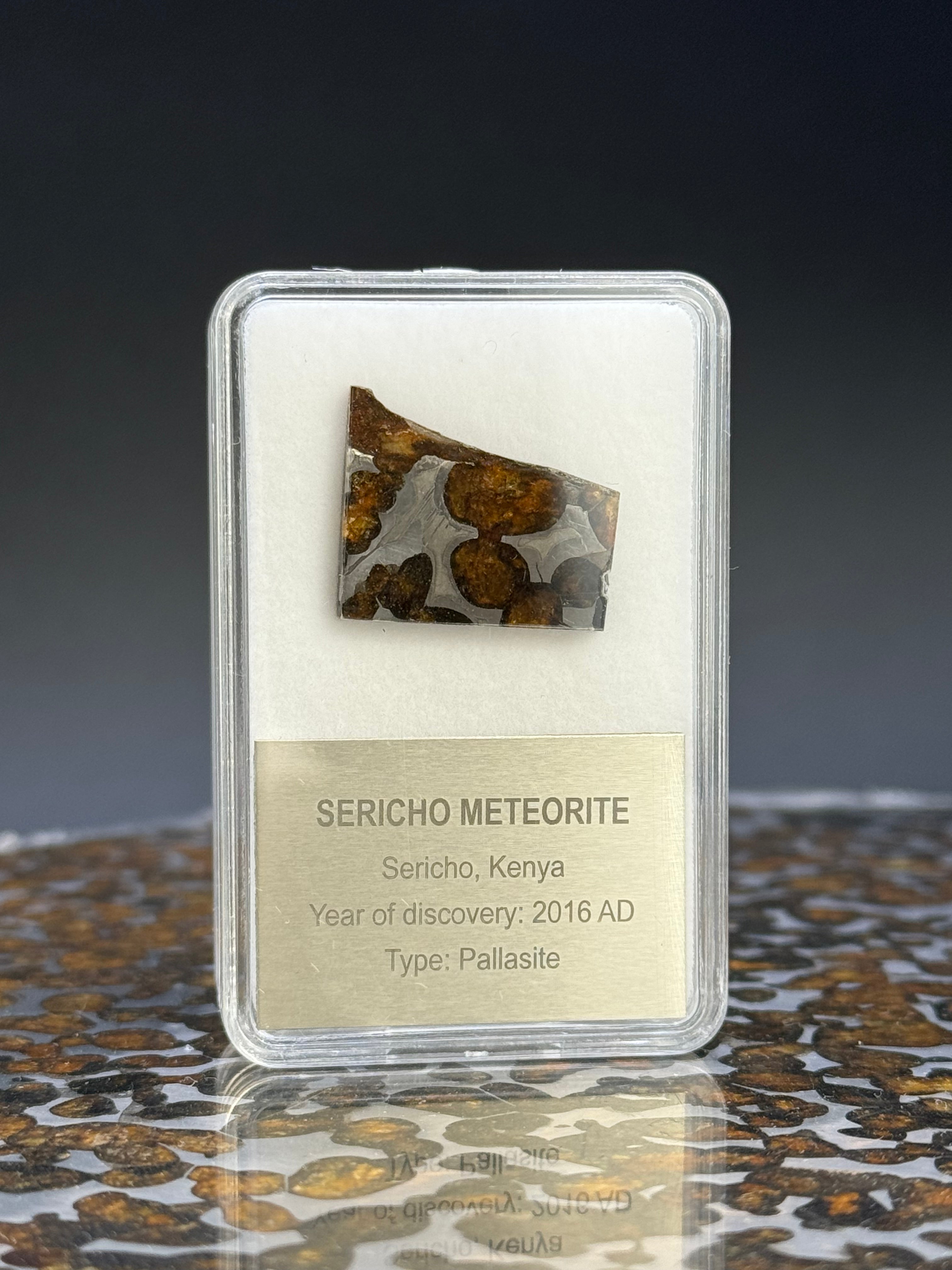 SERICHO METEORITE, KENYA. DISPLAY BOX. 2,6 GRAMS.