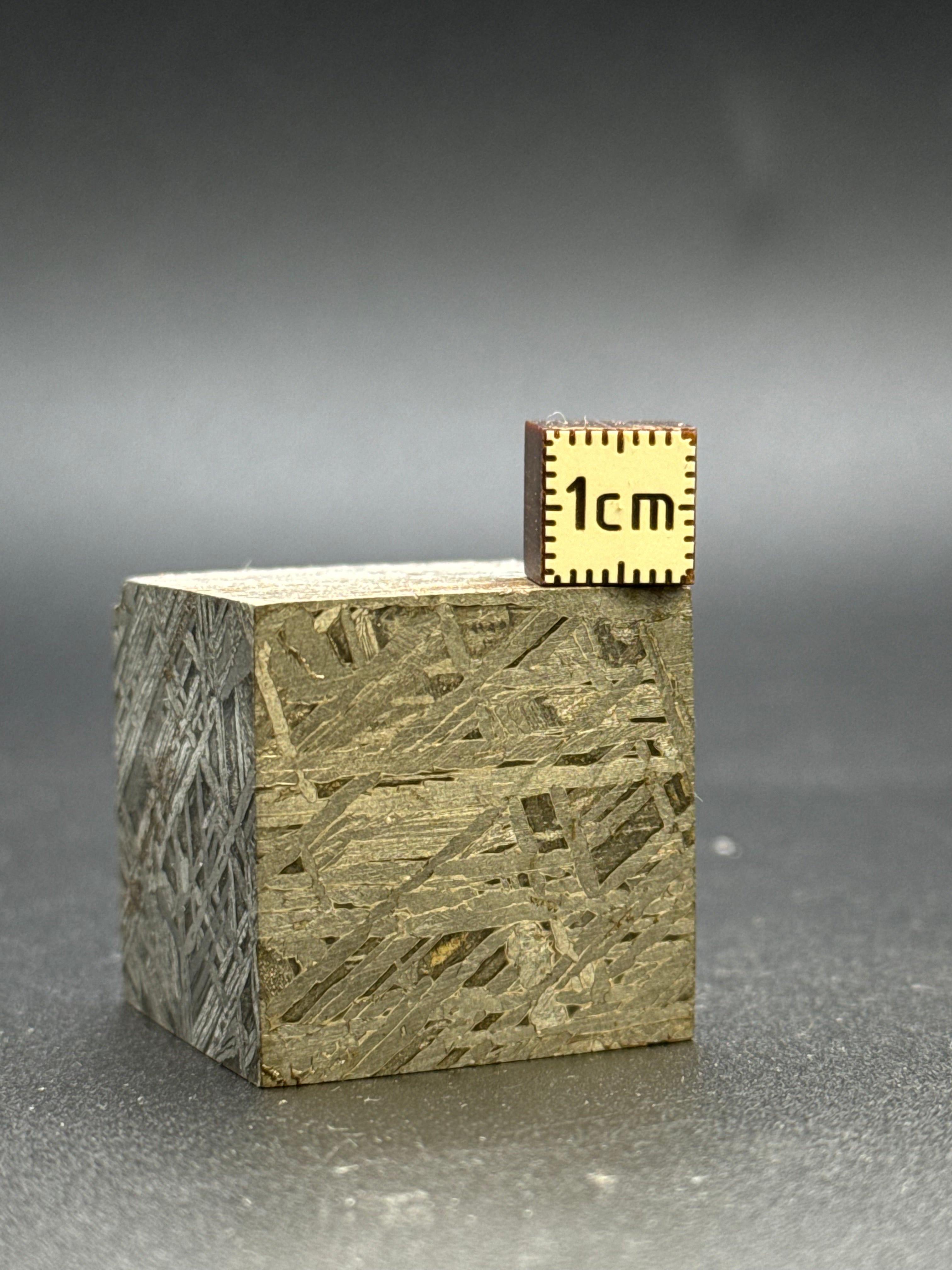 ALETAI, GOBI DESERT, CHINA. 190 GRAMS CUBE.