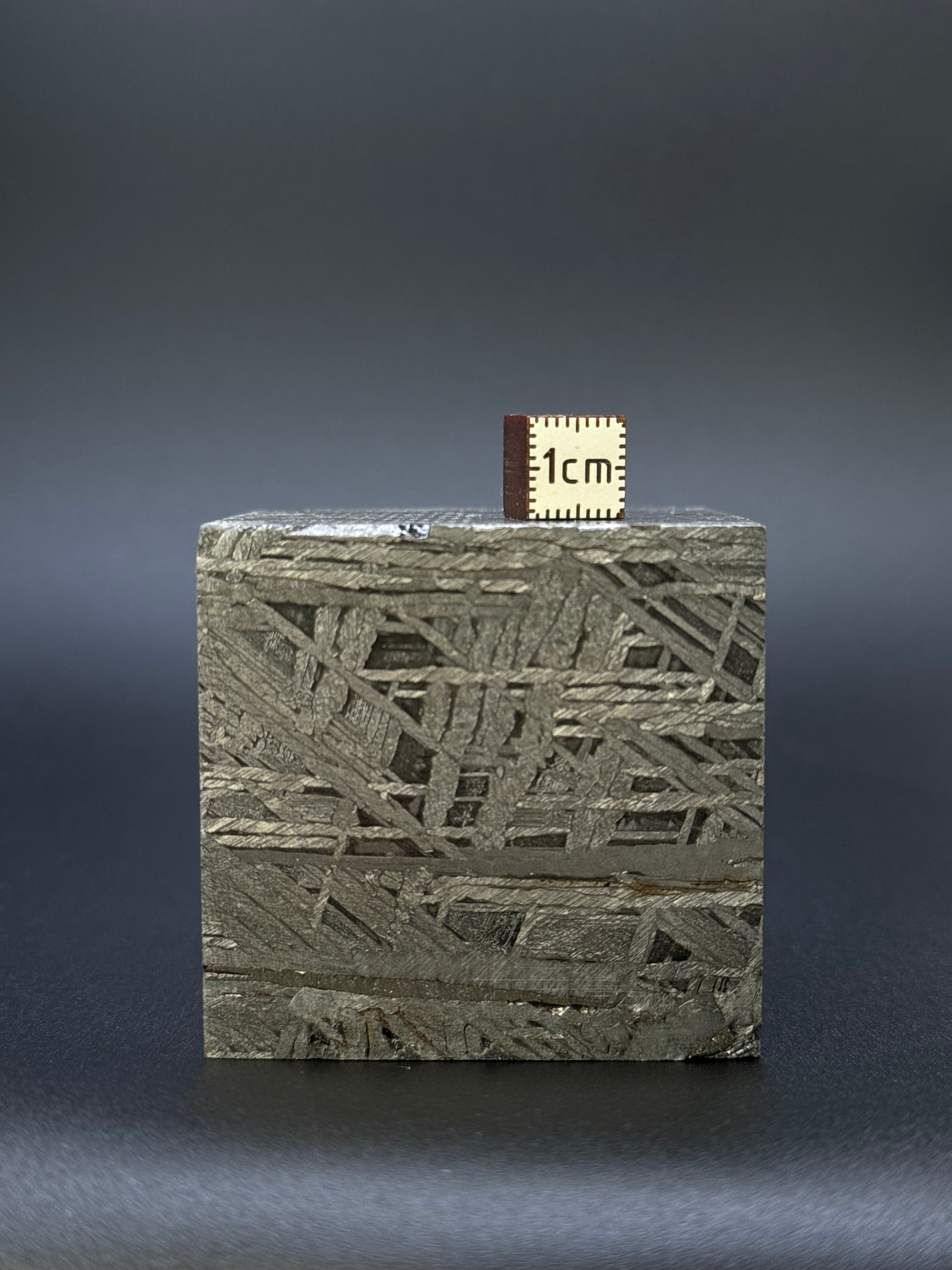 ALETAI, GOBI DESERT, CHINA. 988 GRAMS CUBE.