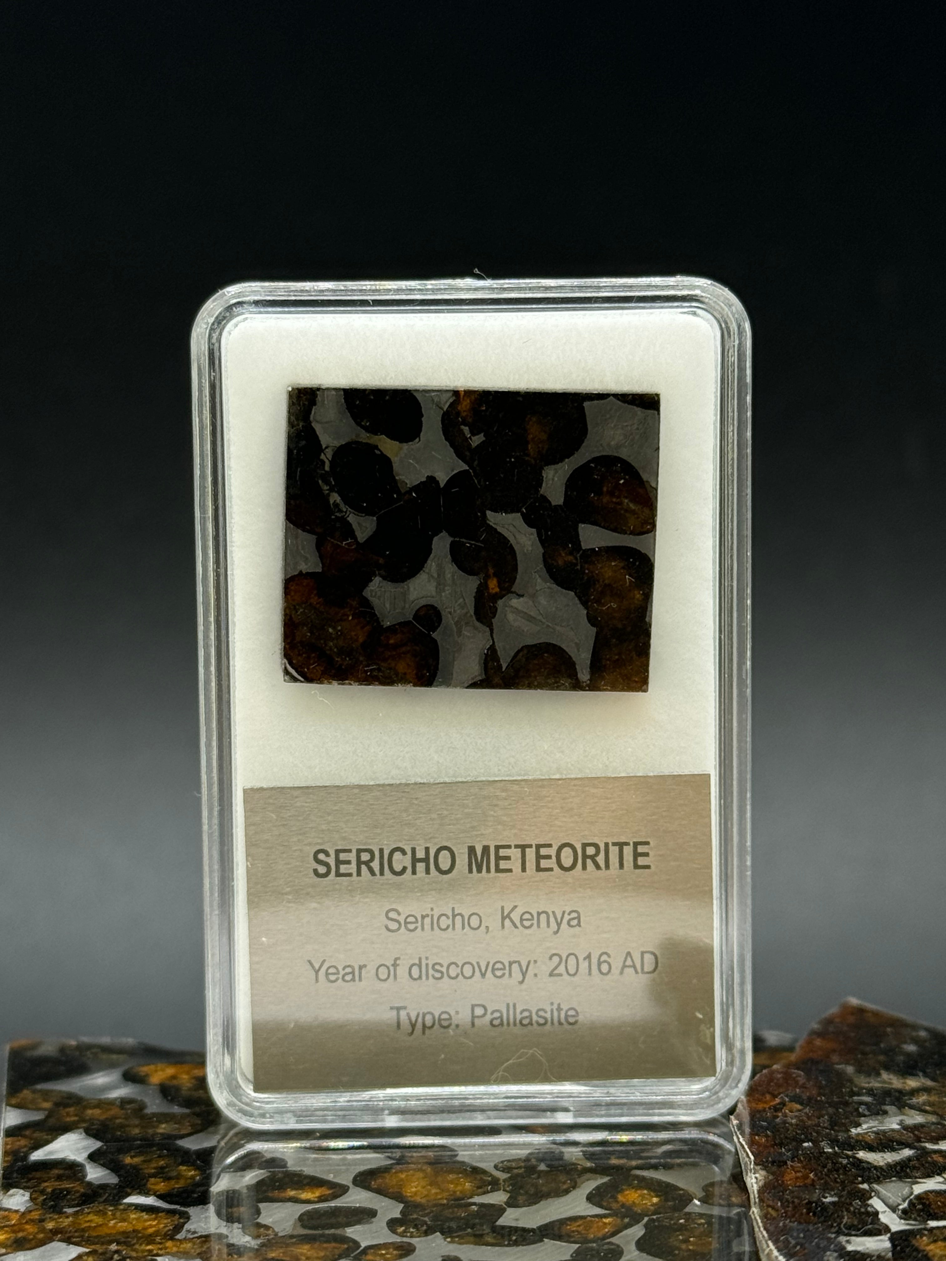 SERICHO METEORITE, KENYA. DISPLAY BOX. 4,4 GRAMS.