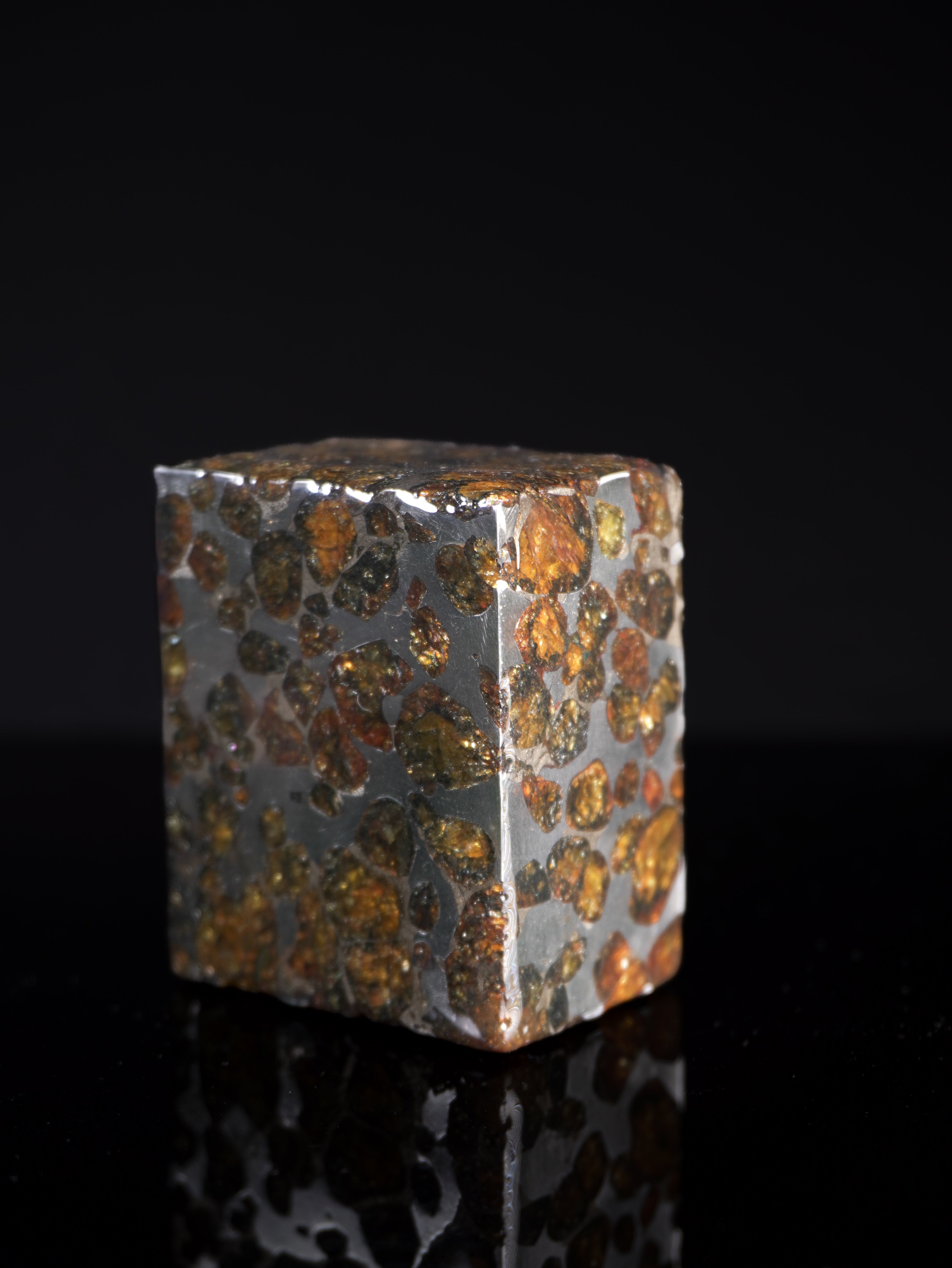 SERICHO PALLASITE METEORITE, KENYA. 258 GRAMS CUBE