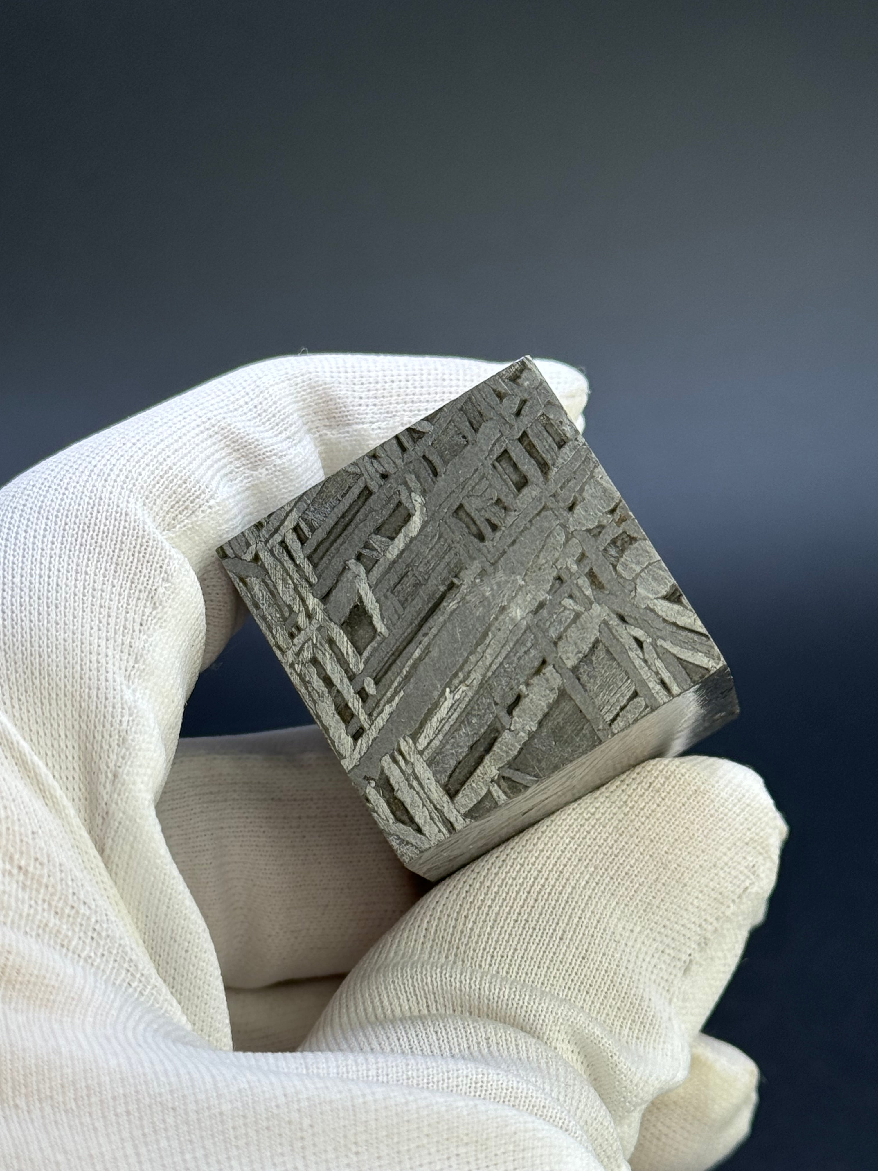 ALETAI, GOBI DESERT, CHINA. 195 grams CUBE.
