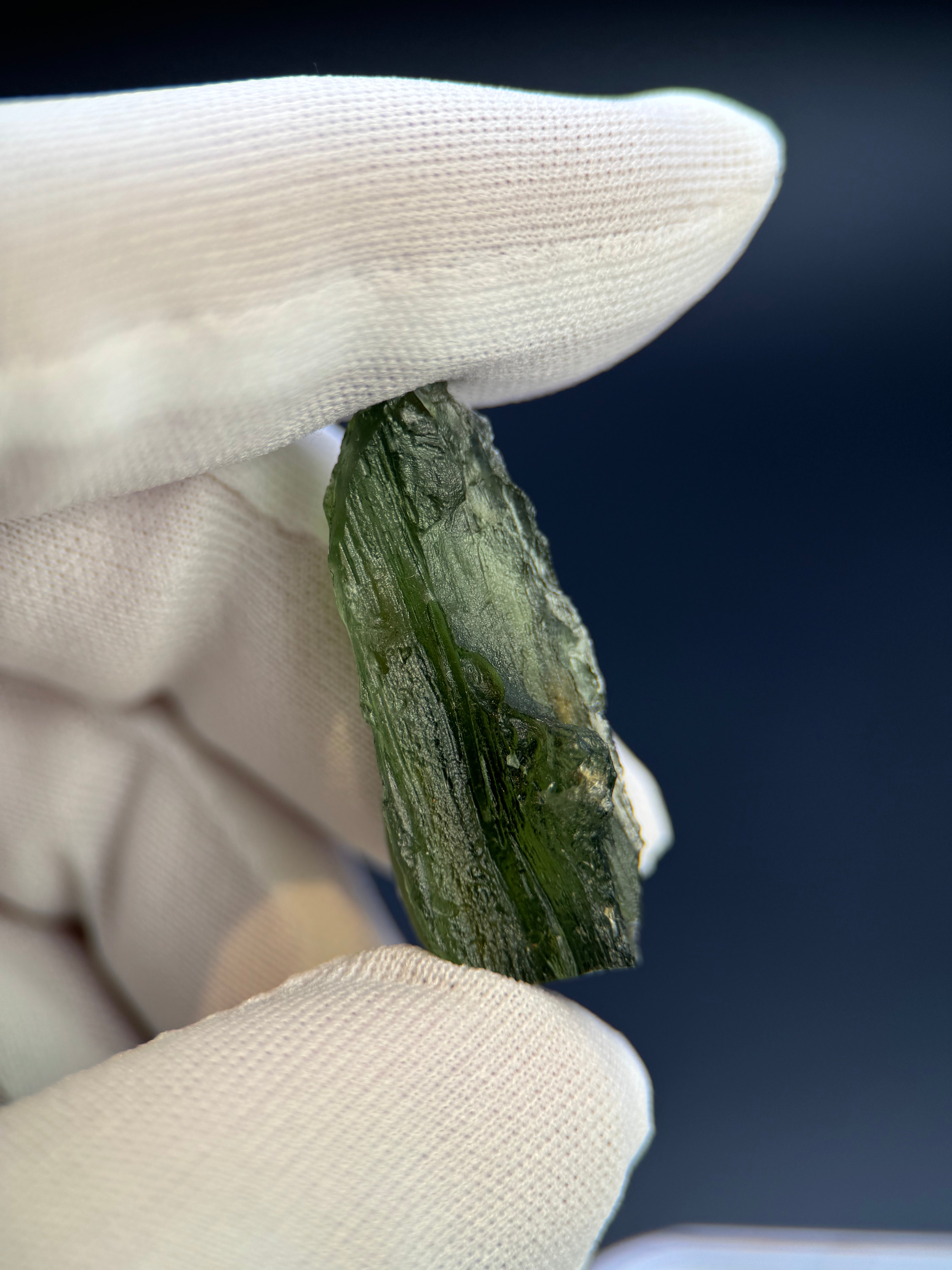 RAW MOLDAVITE, CZECH REPUBLIC. 4,97 GRAMS.