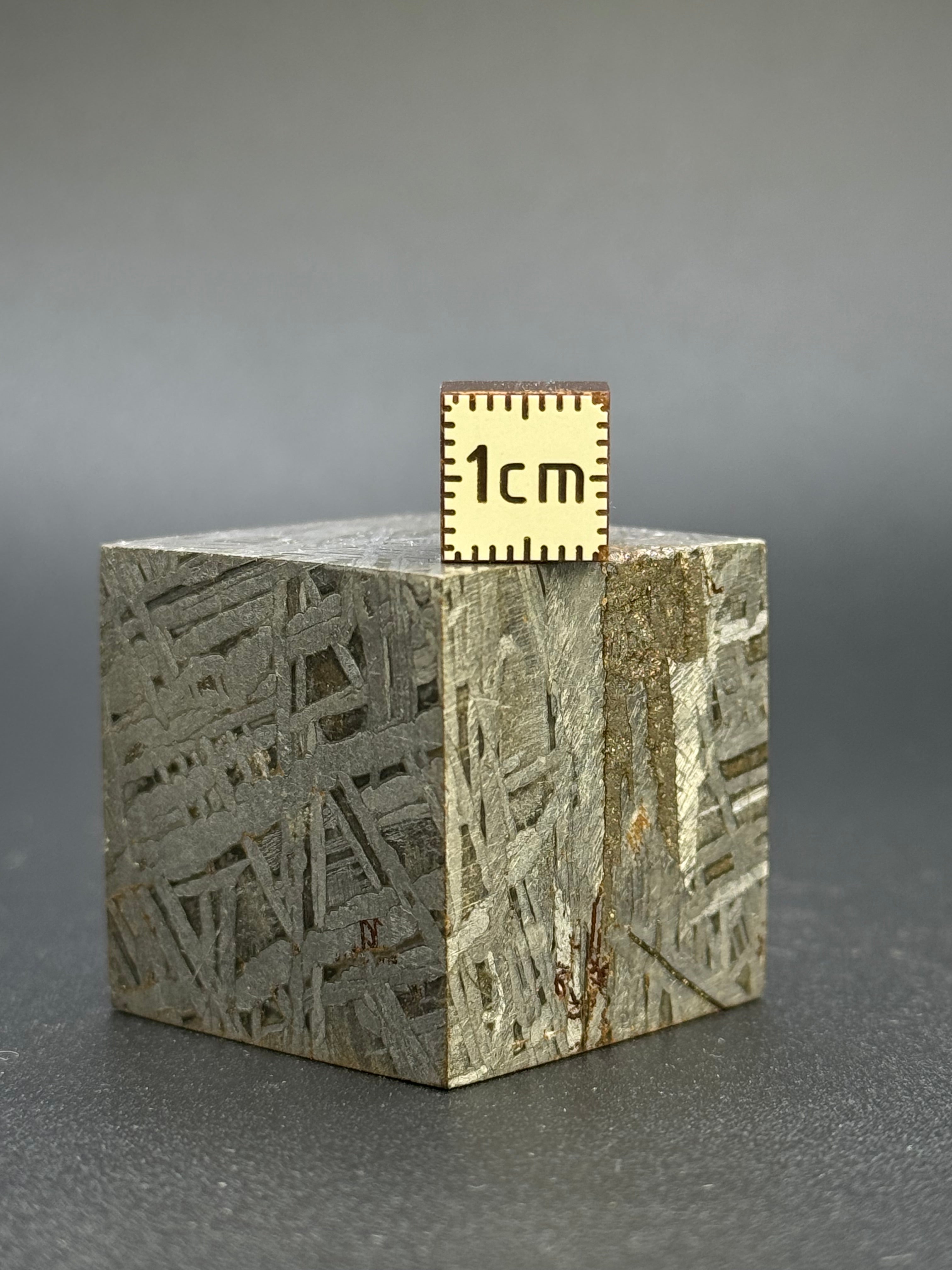 ALETAI, GOBI DESERT, CHINA. 196 GRAMS CUBE.