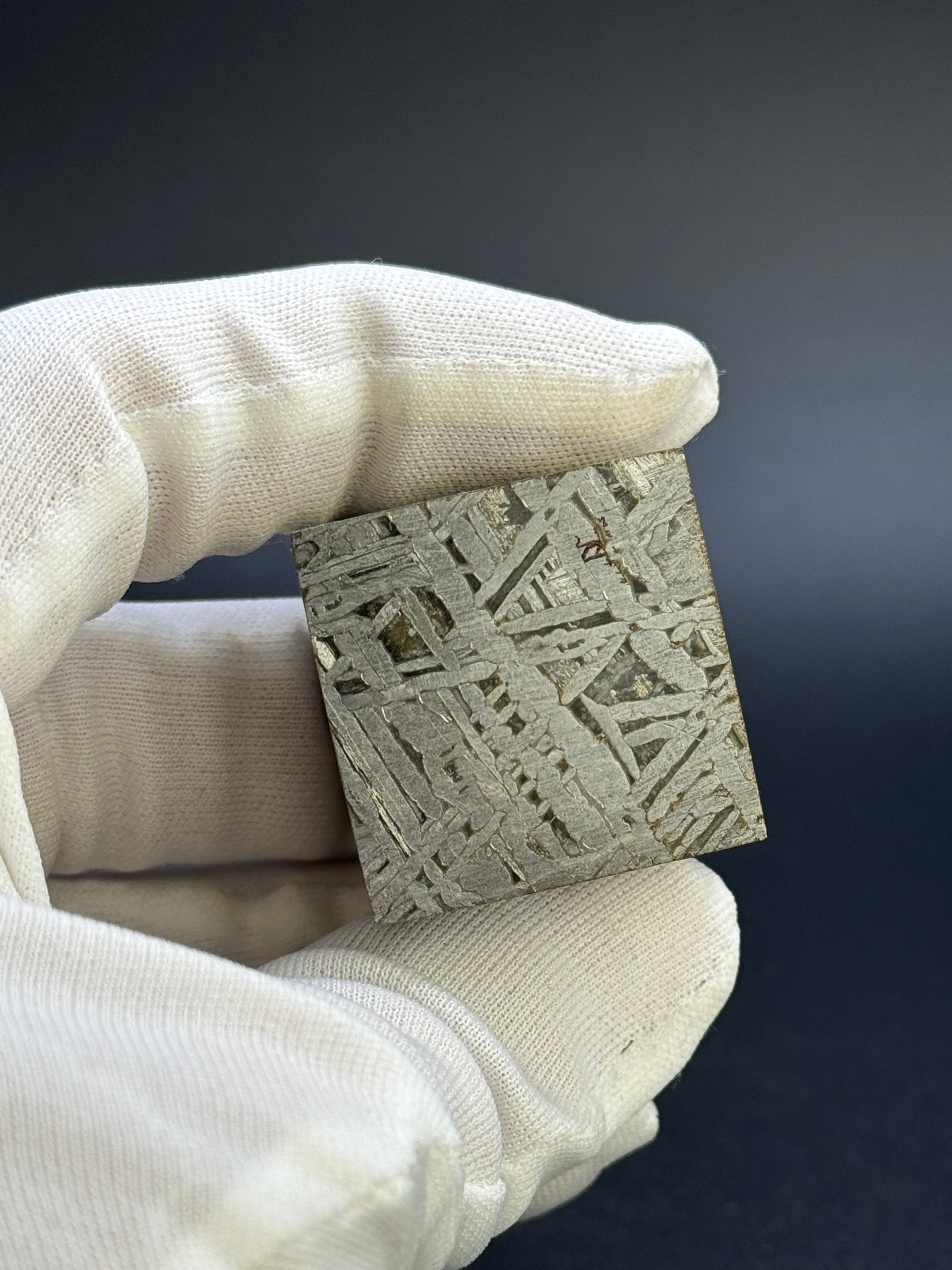 ALETAI, GOBI DESERT, CHINA. 196 GRAMS CUBE.