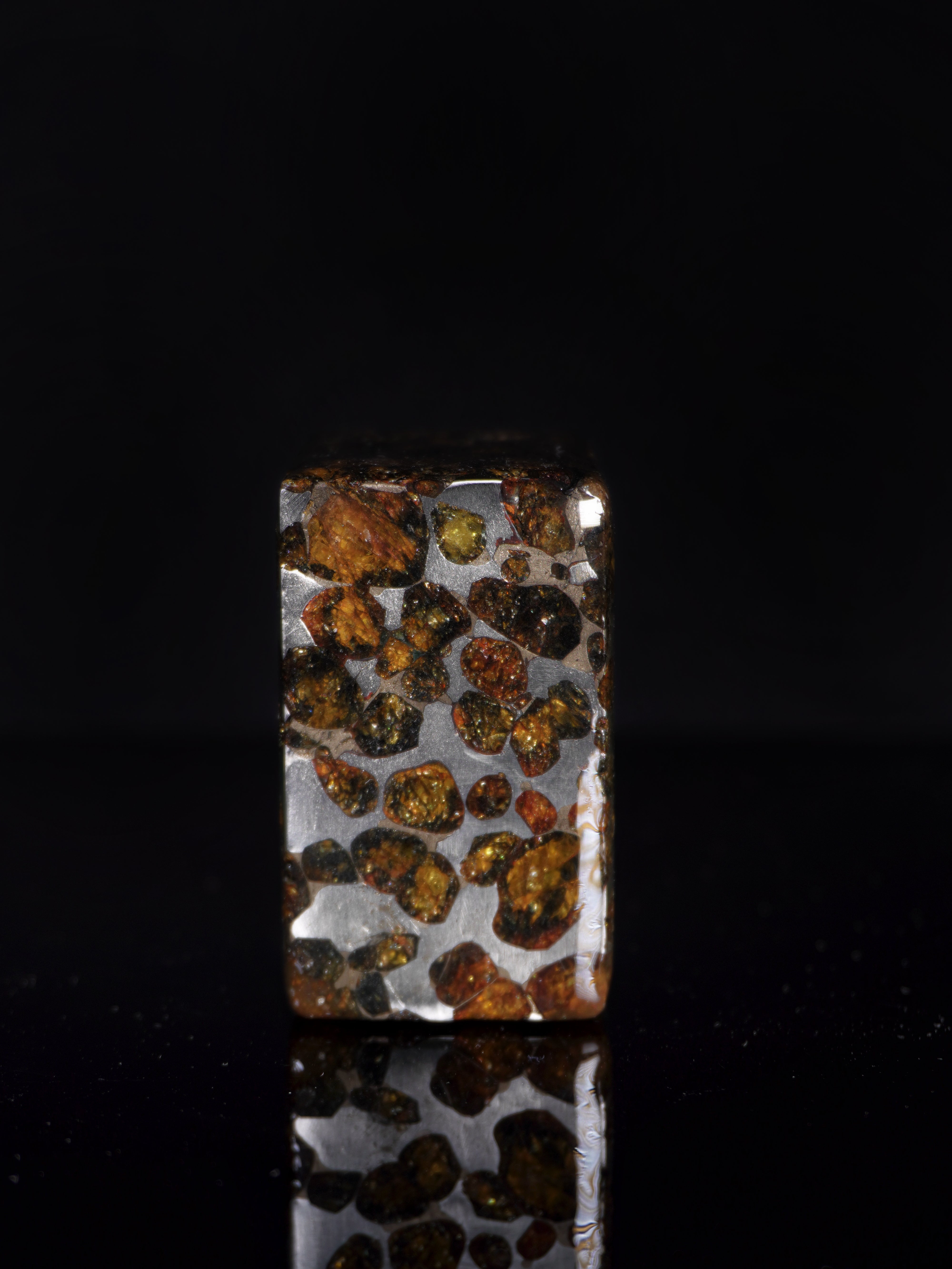 SERICHO PALLASITE METEORITE, KENYA. 258 GRAMS CUBE