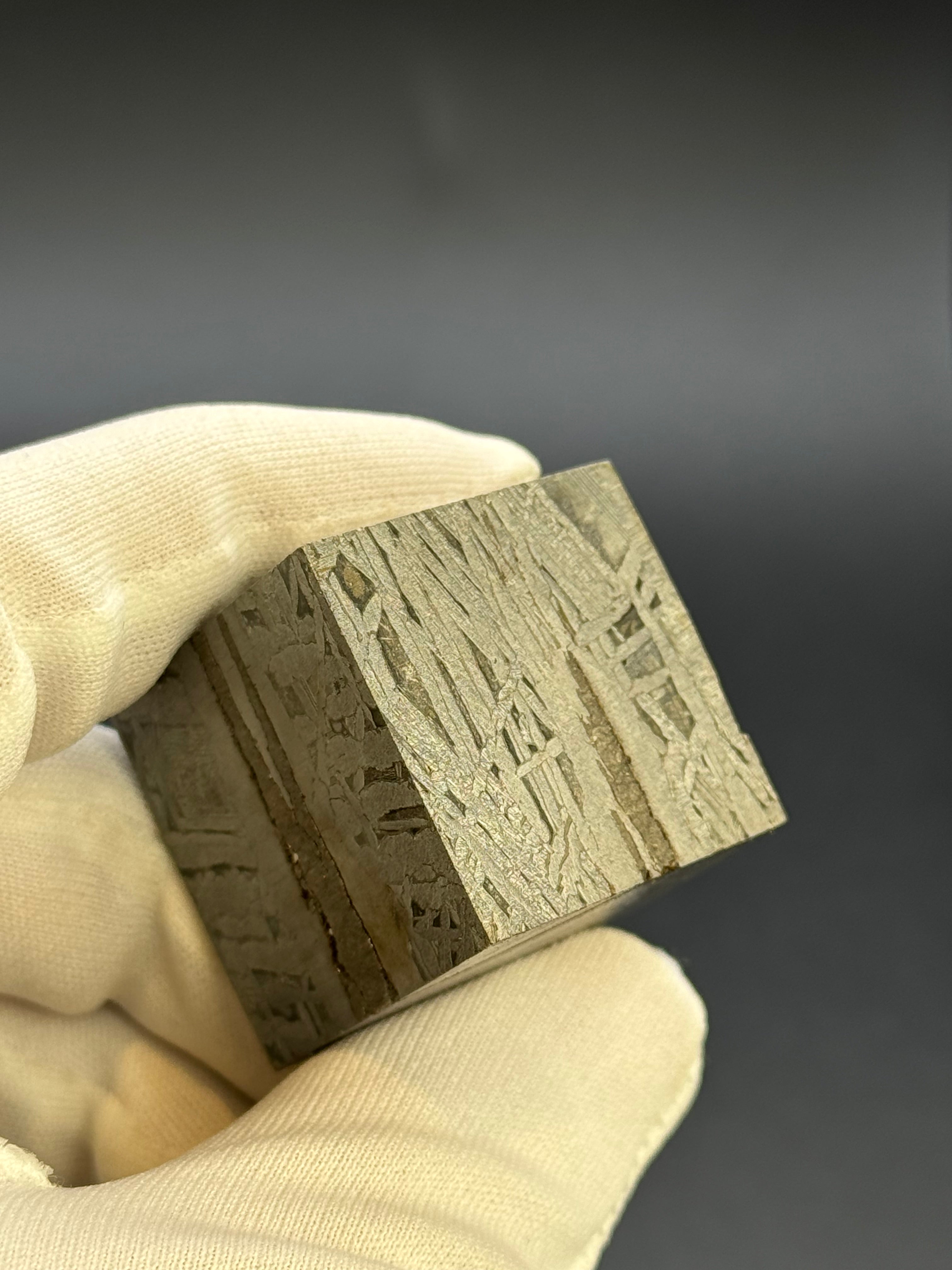 ALETAI, GOBI DESERT, CHINA. 190 GRAMS CUBE.
