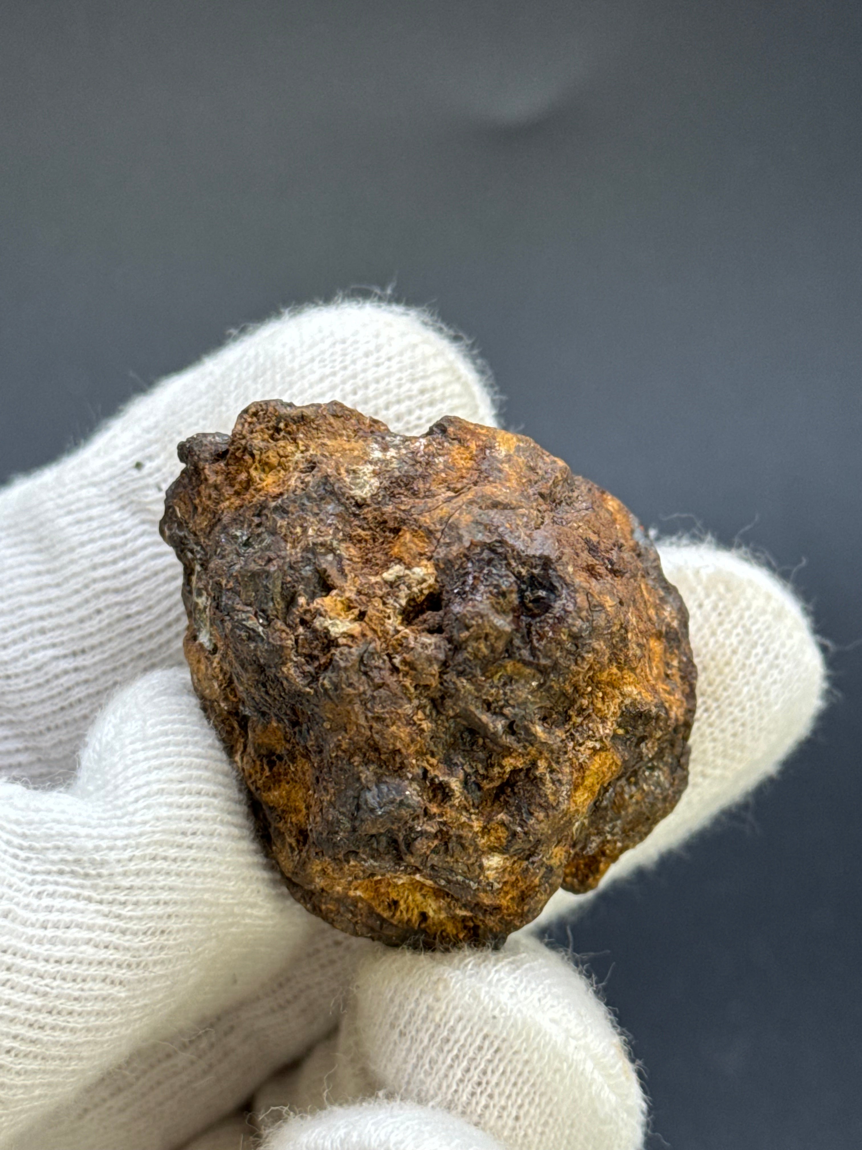 SERICHO PALLASITE METEORITE, KENYA. 107,25 GRAMS FULL METEORITE.