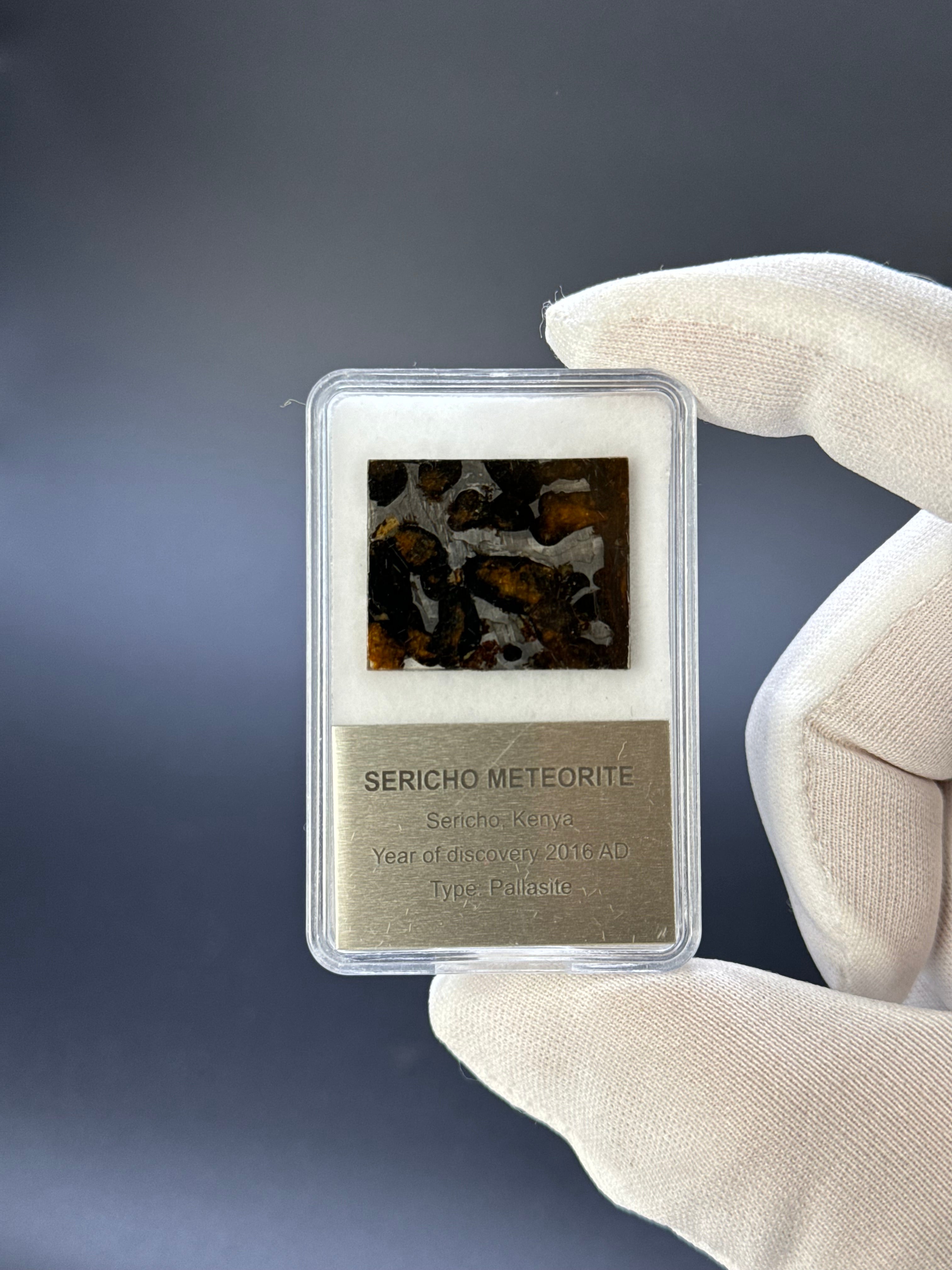 SERICHO METEORITE, KENYA. DISPLAY BOX. 4,7 GRAMS.