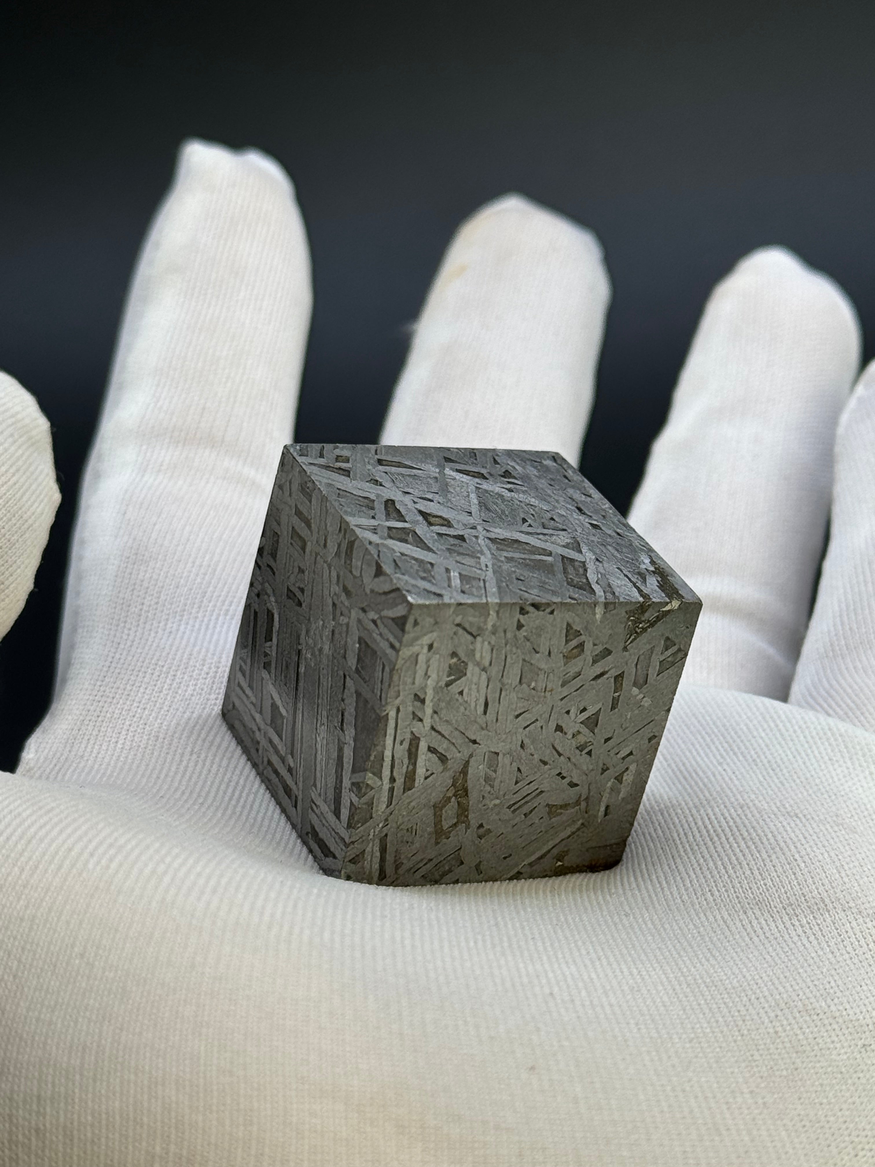ALETAI, GOBI DESERT, CHINA. 195 grams CUBE.