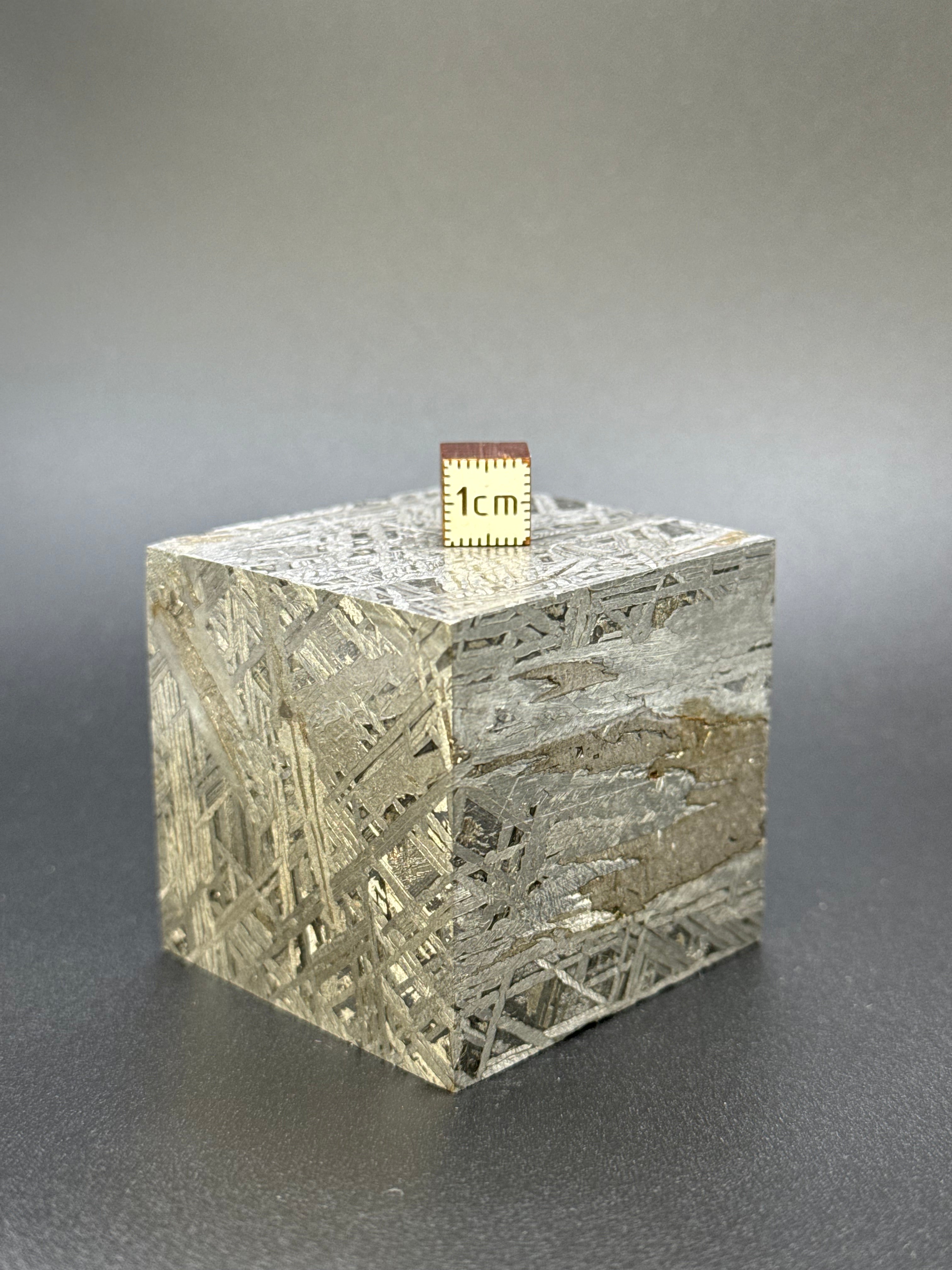 ALETAI, GOBI DESERT, CHINA. 996 GRAMS CUBE.