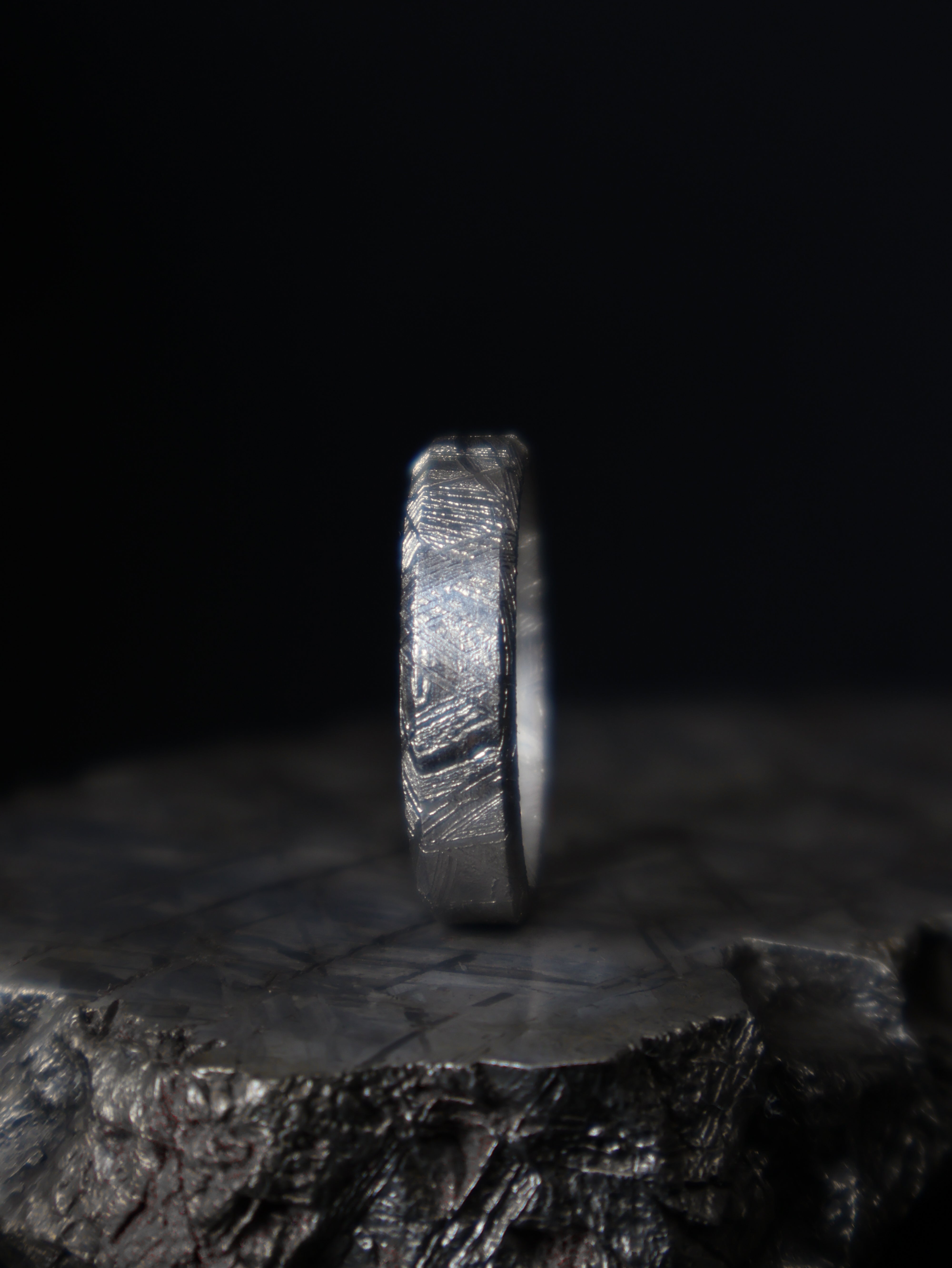 Muonionalusta meteorite Solid ring, Flat.