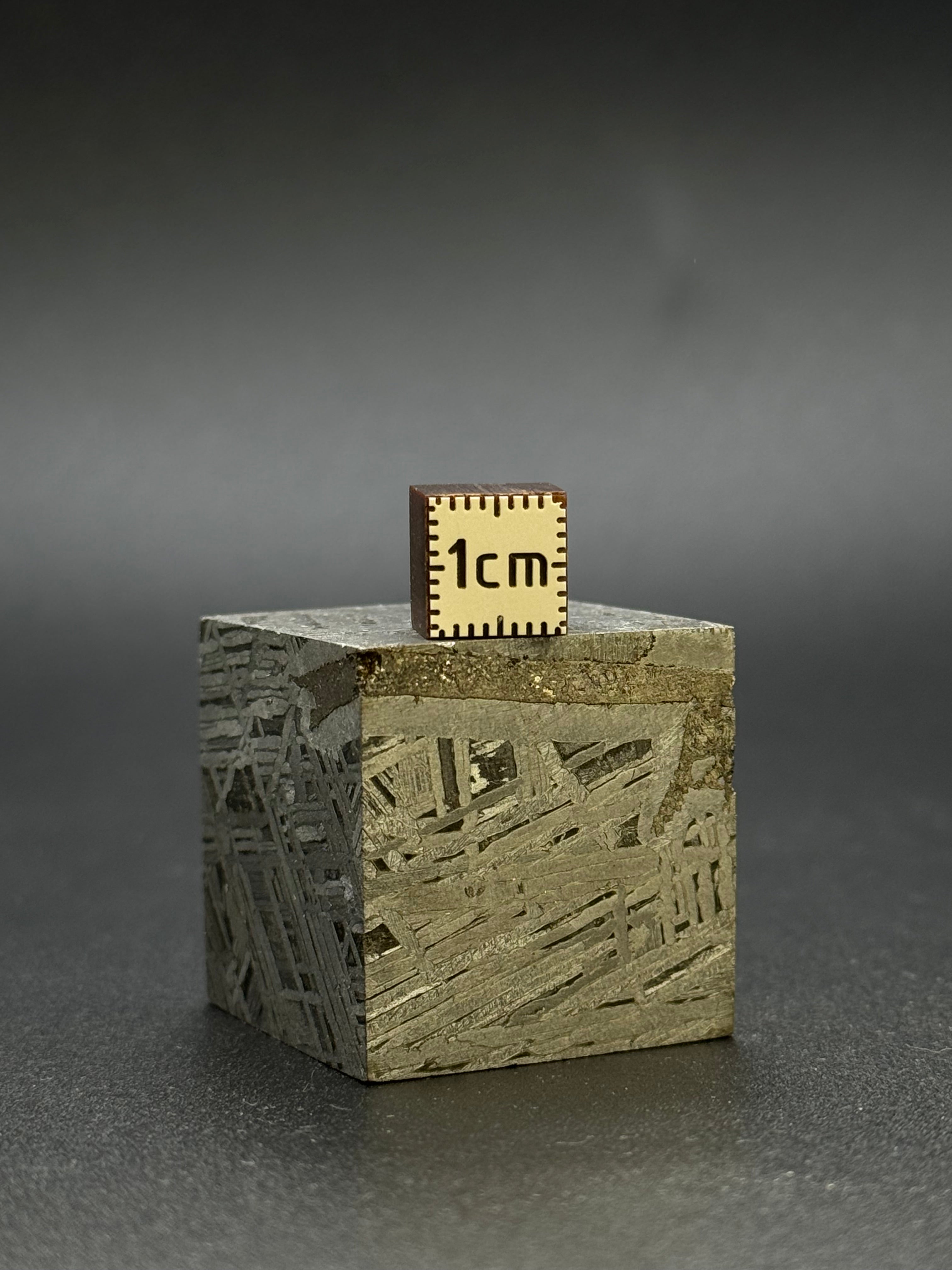 ALETAI, GOBI DESERT, CHINA. 200 GRAMS CUBE.