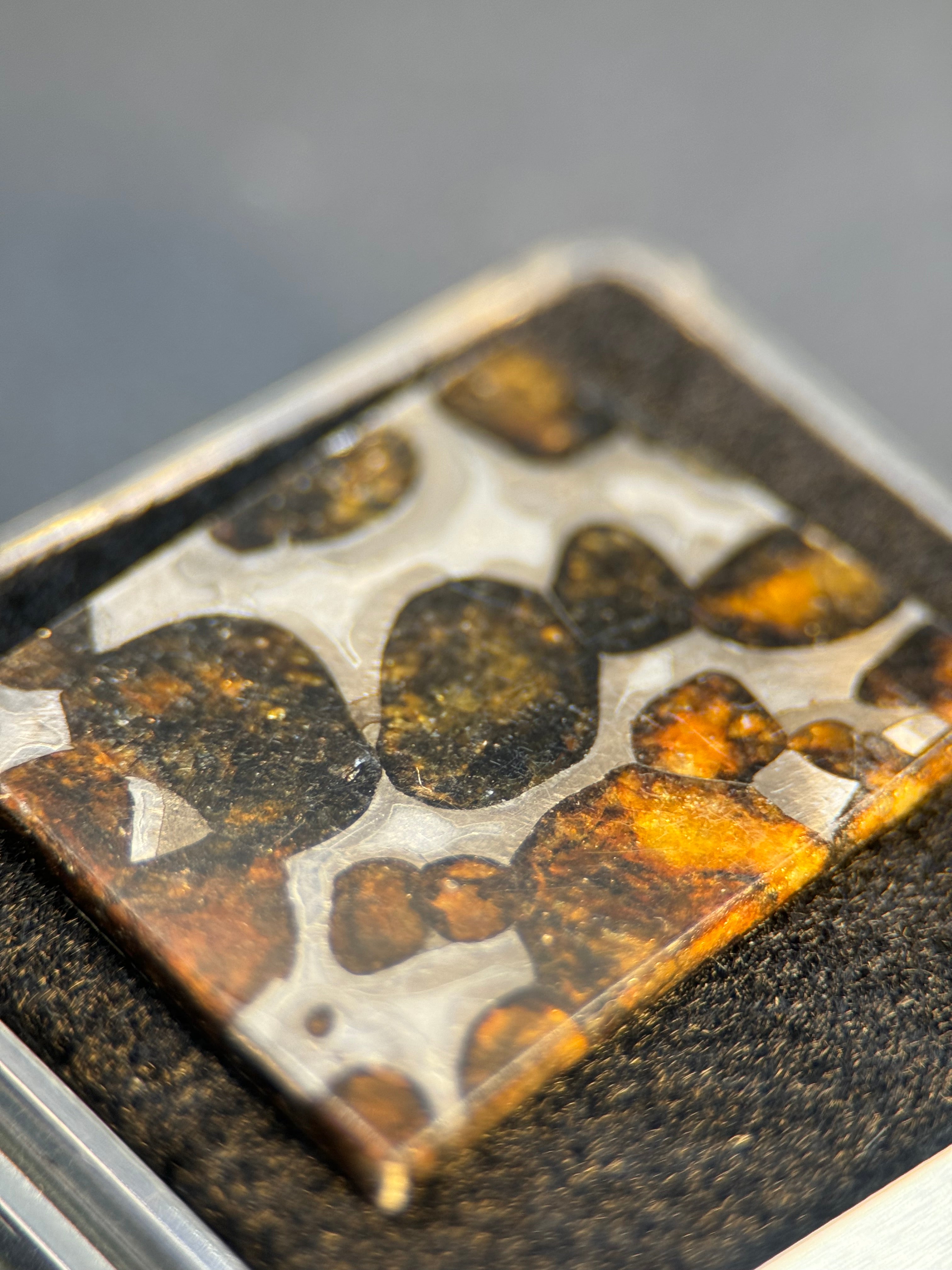 SERICHO METEORITE, KENYA. DISPLAY BOX. 4 GRAMS.