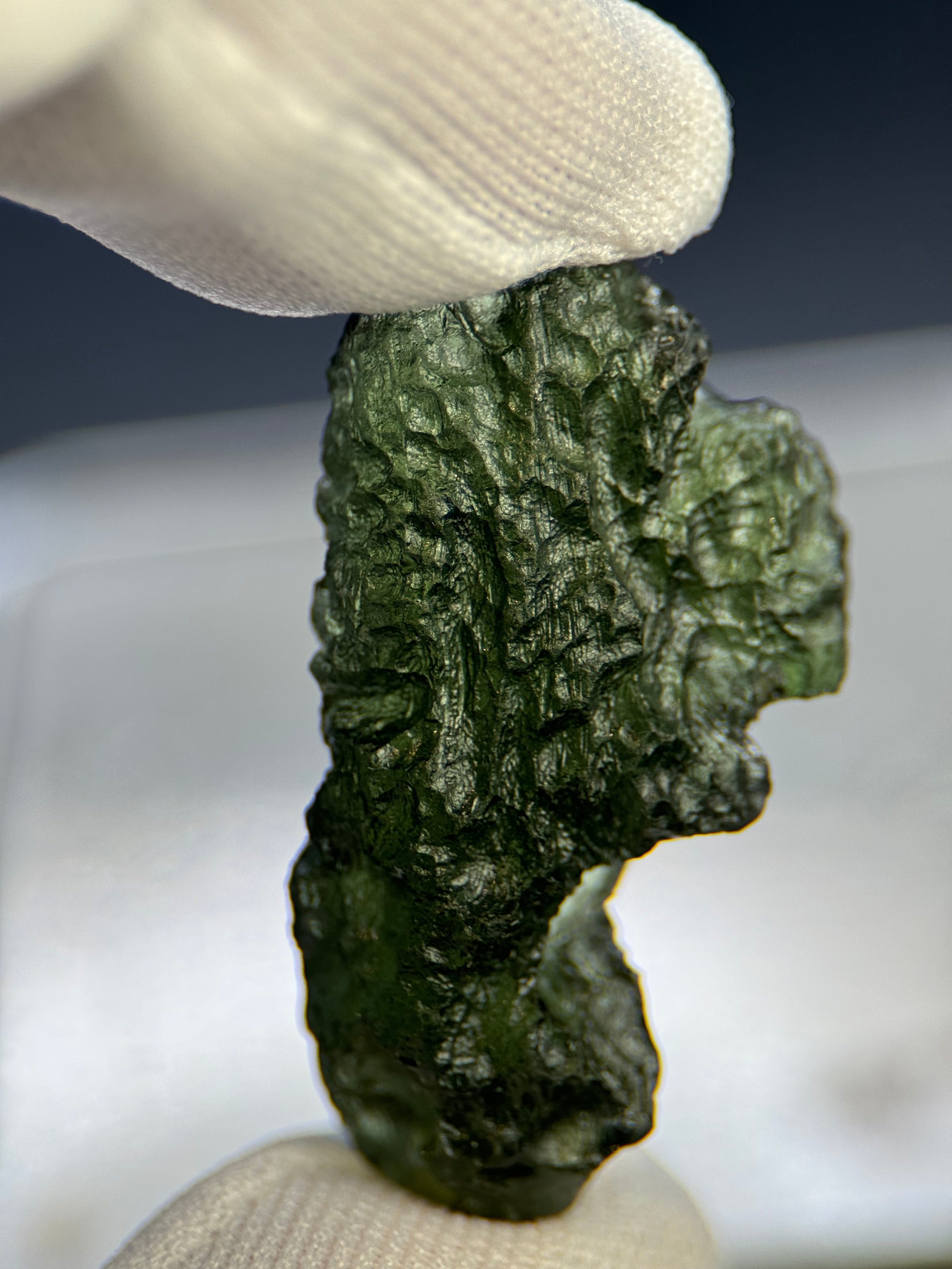 RAW MOLDAVITE, CZECH REPUBLIC. 5,83 GRAMS.