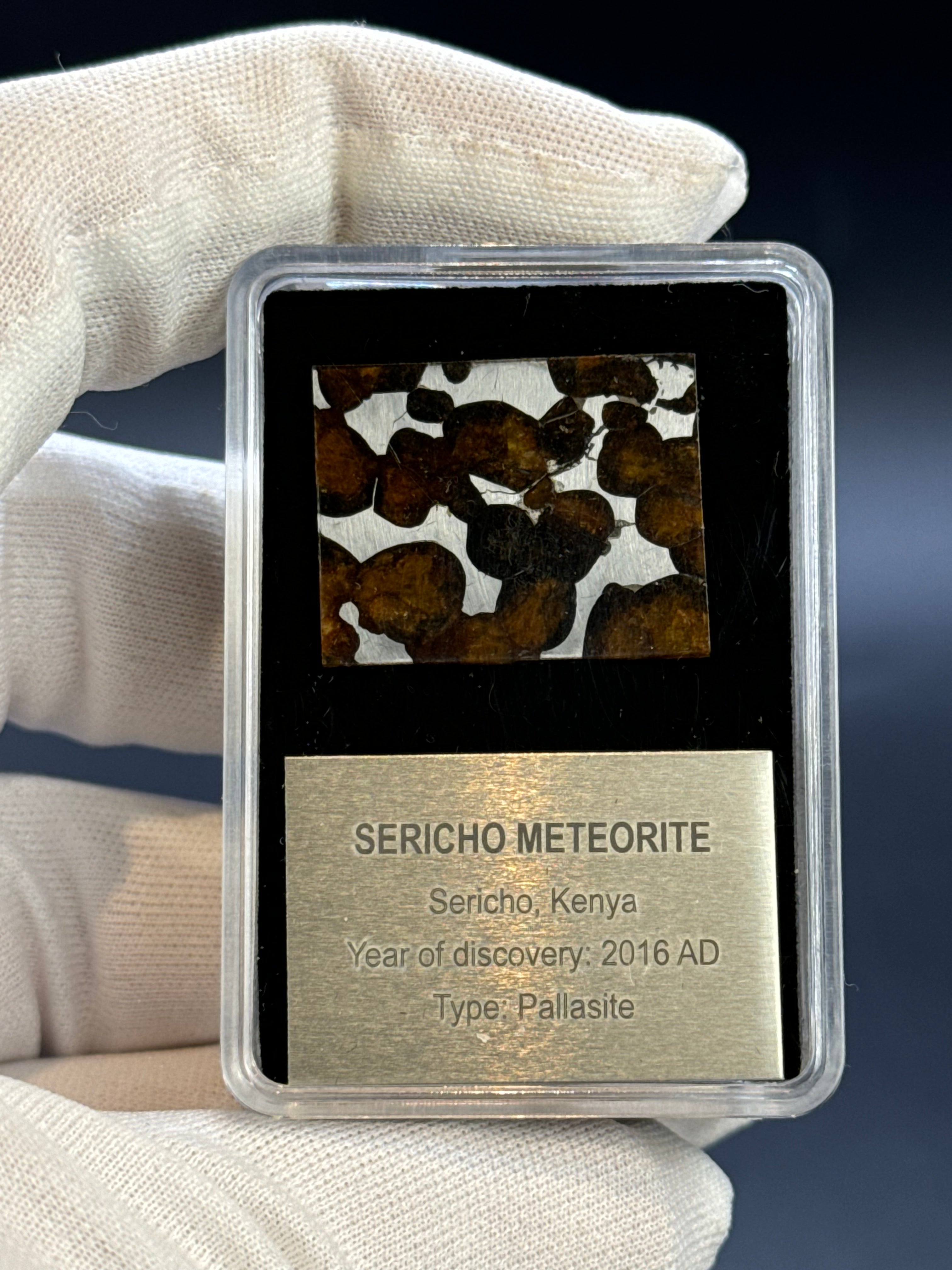 SERICHO METEORITE, KENYA. DISPLAY BOX. 4,6 GRAMS.