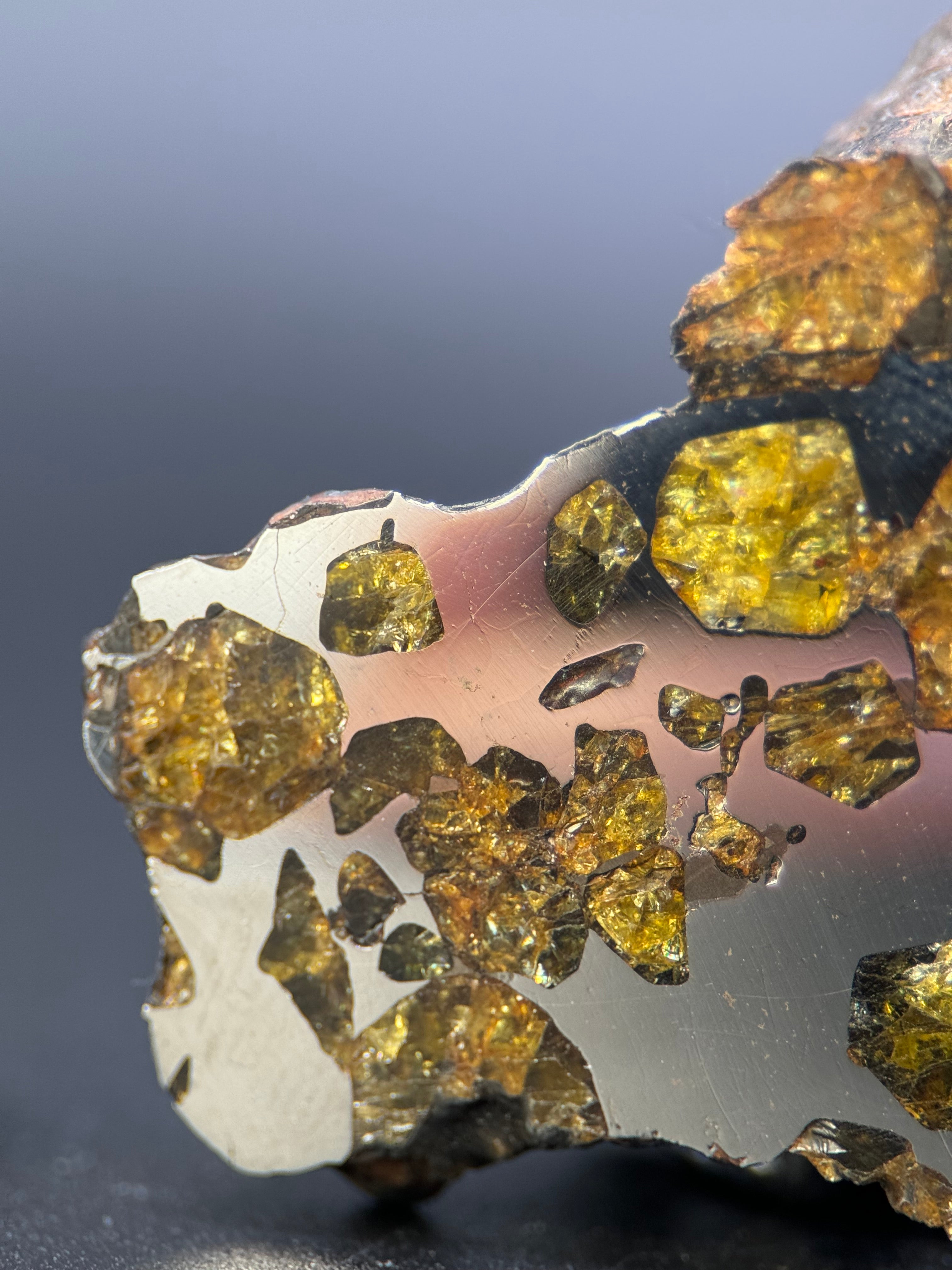 IMILAC PALLASITE METEORITE, END CUT, CHILE. 27,11 GRAMS.