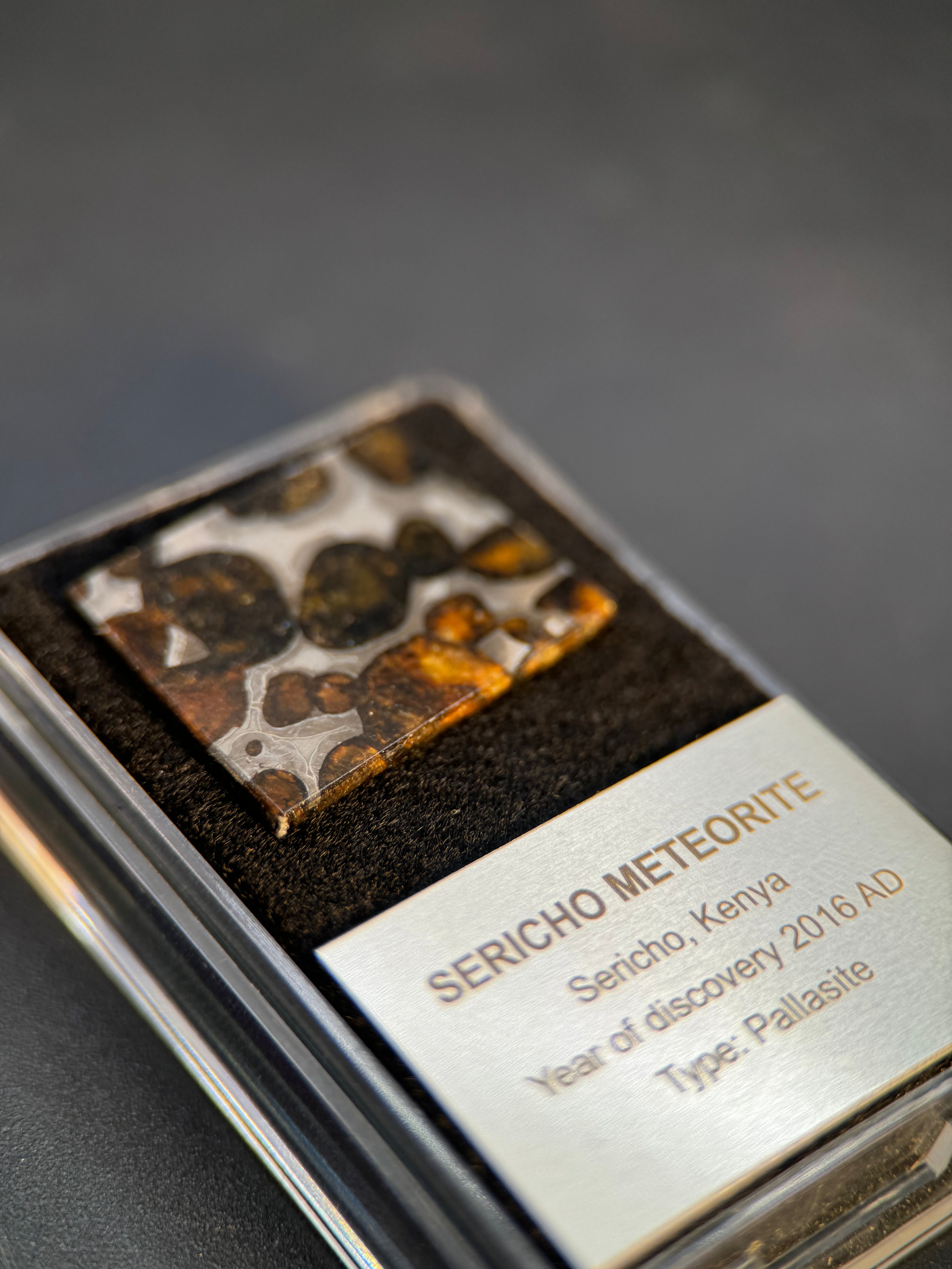 SERICHO METEORITE, KENYA. DISPLAY BOX. 4 GRAMS.