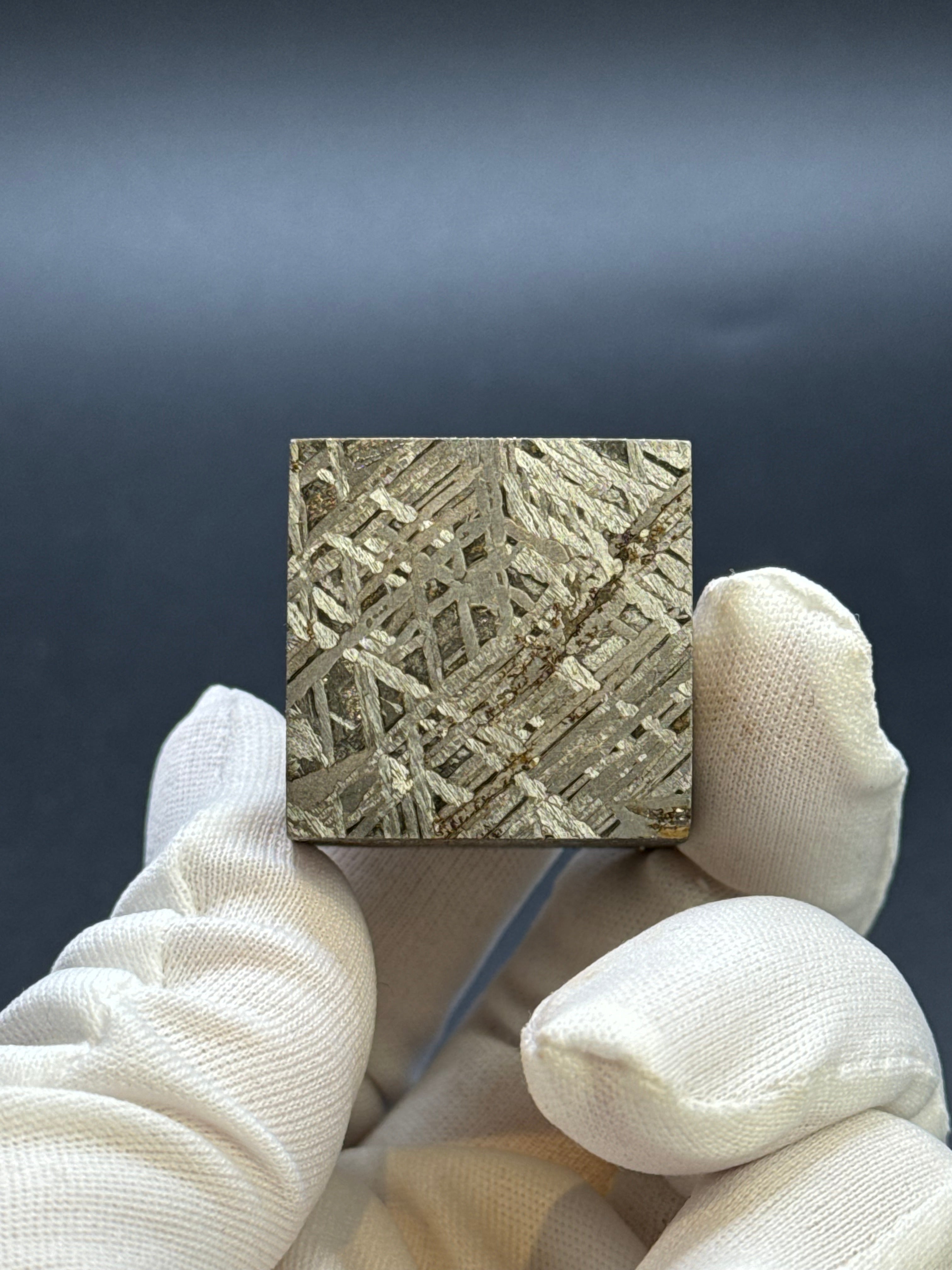 ALETAI, GOBI DESERT, CHINA. 190 GRAMS CUBE.