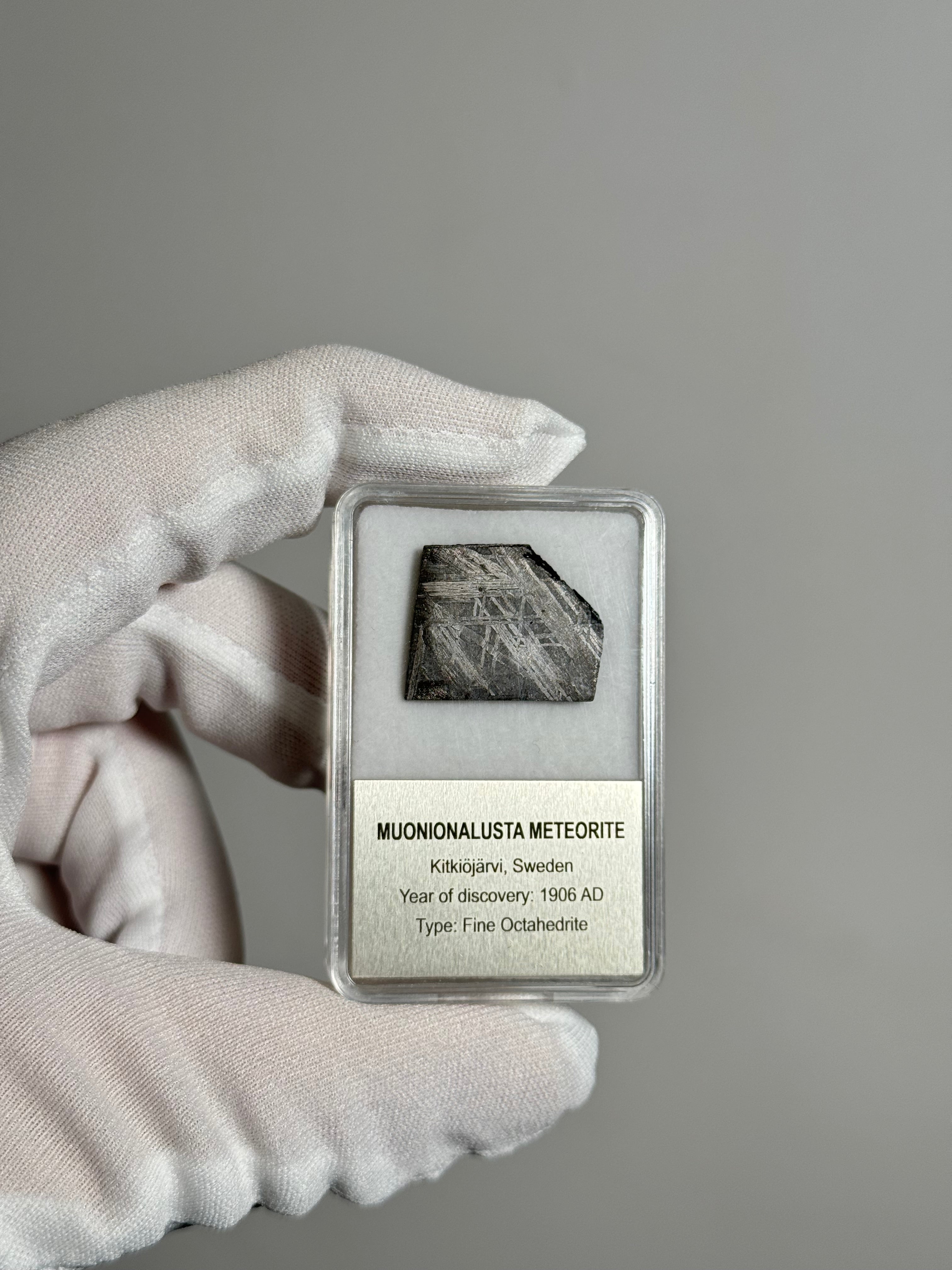 MUONIONALUSTA METEORITE, SWEDEN. DISPLAY BOX. 7 GRAMS.