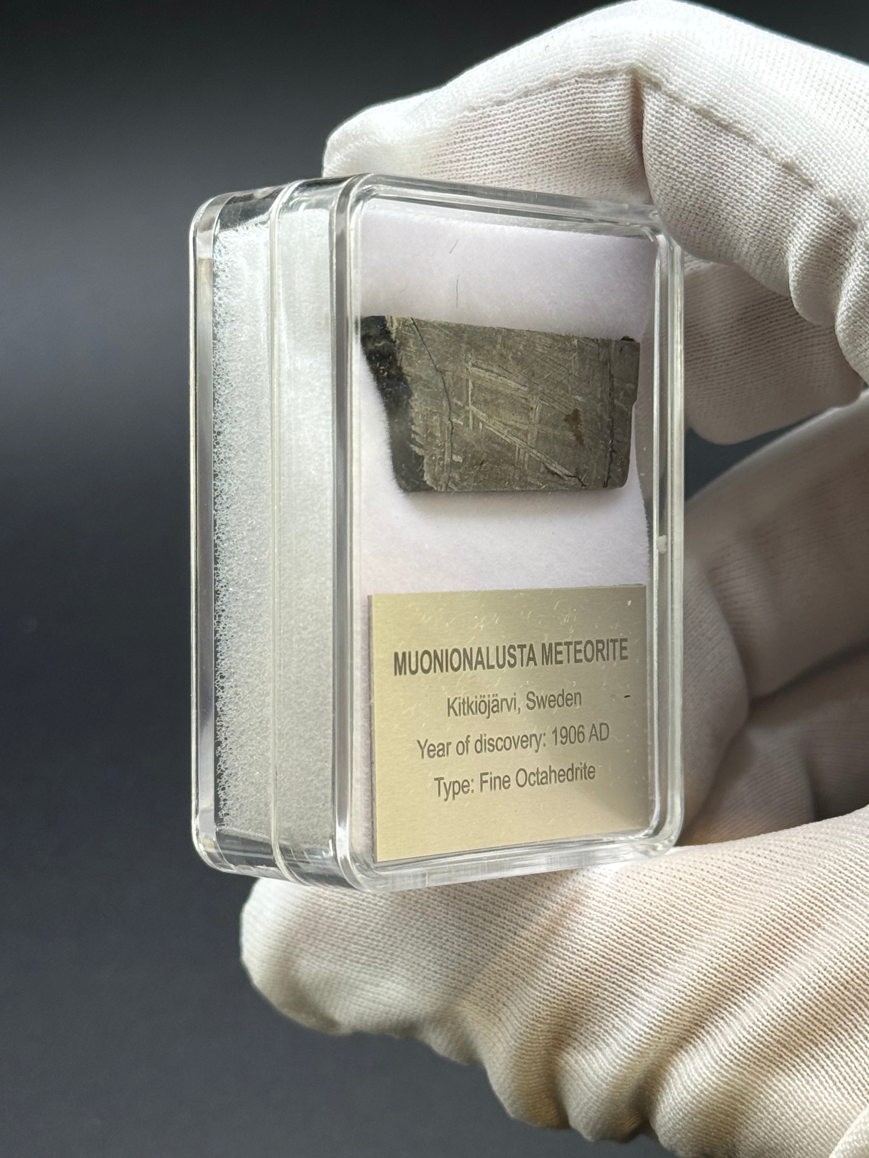 MUONIONALUSTA METEORITE, SWEDEN. DISPLAY BOX. 9,35 GRAMS.