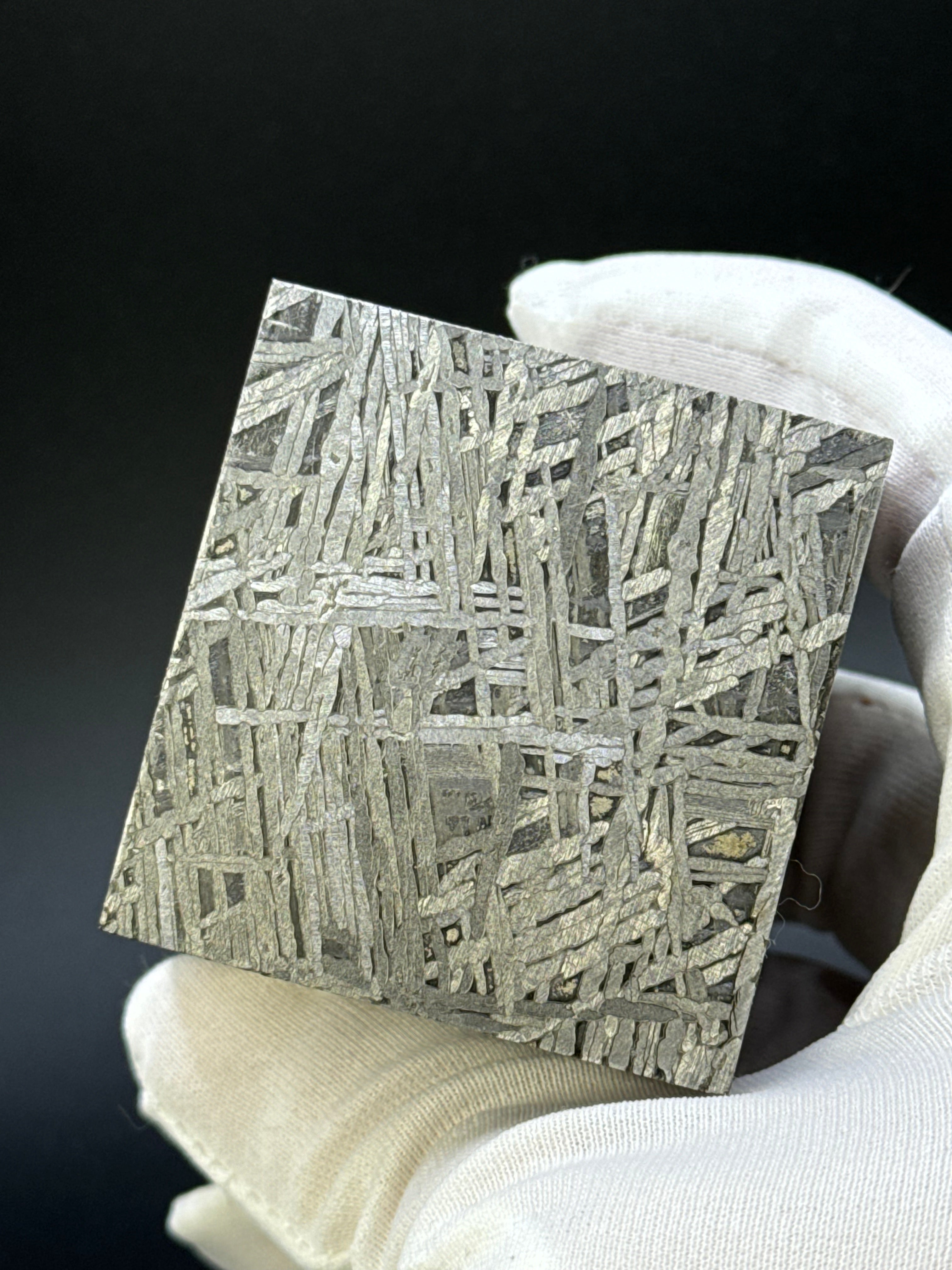 ALETAI, GOBI DESERT, CHINA. 996 GRAMS CUBE.