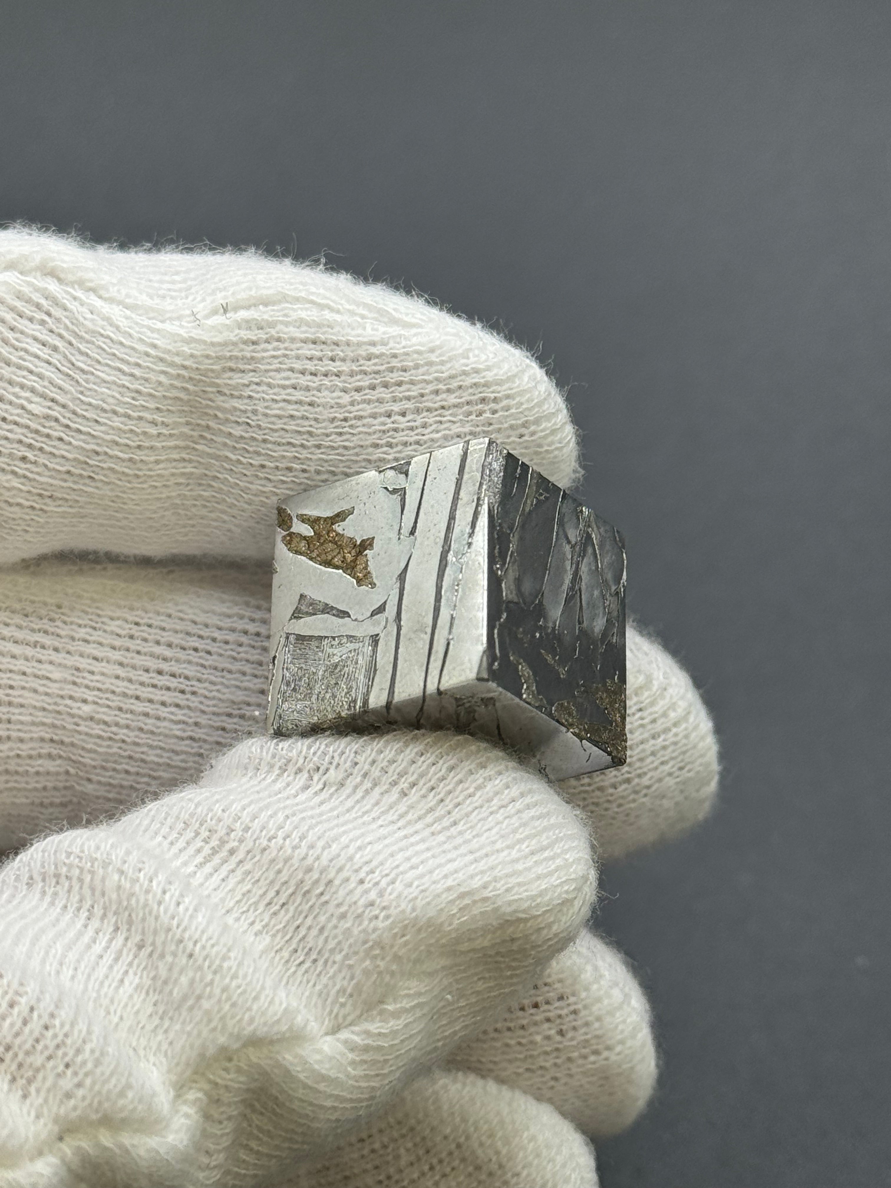 SEYMCHAN METEORITE, MAGADAN REGION, RUSSIA. 52 GRAMS CUBE.