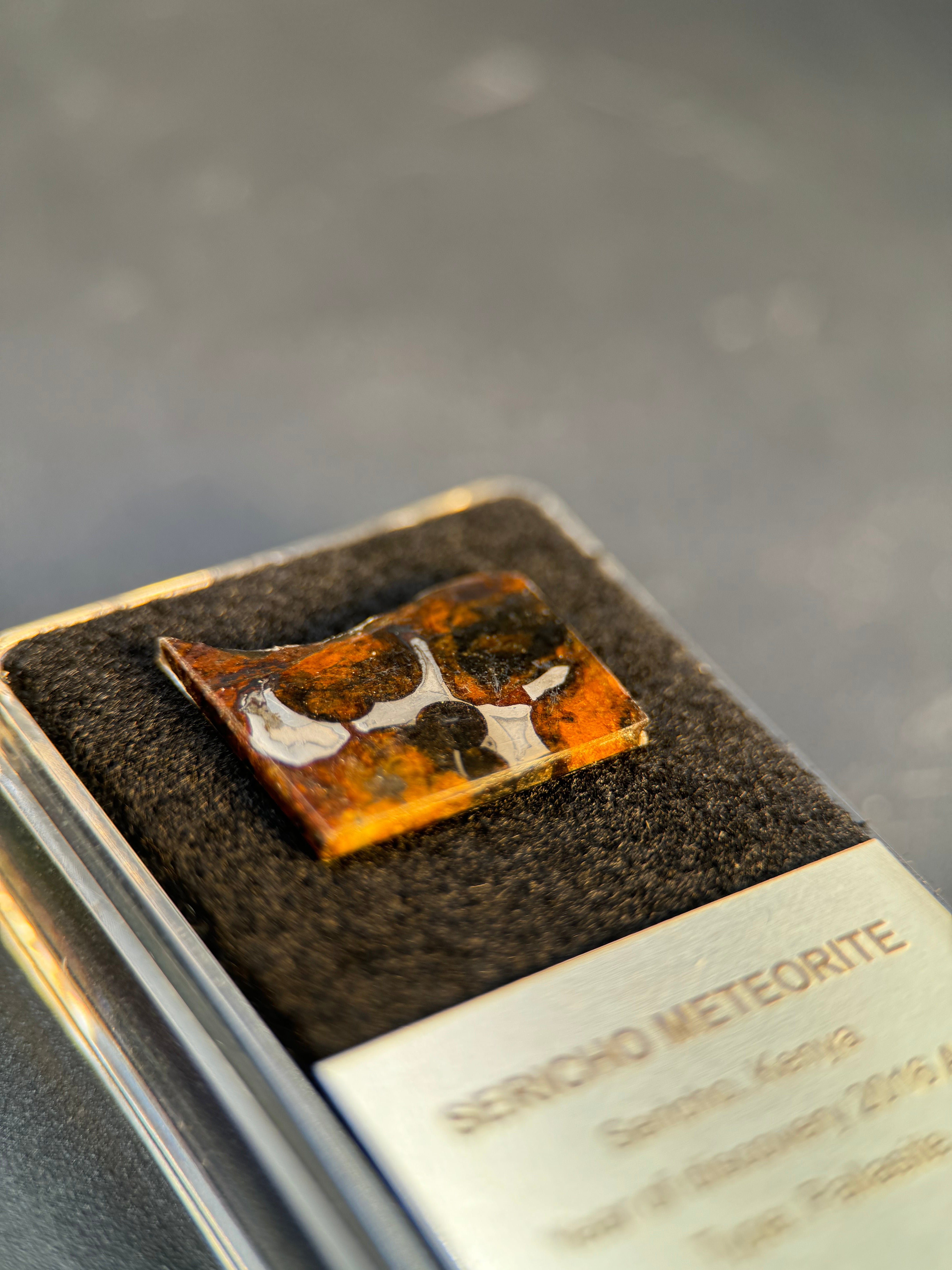 SERICHO METEORITE, KENYA. DISPLAY BOX. 2,1 GRAMS.