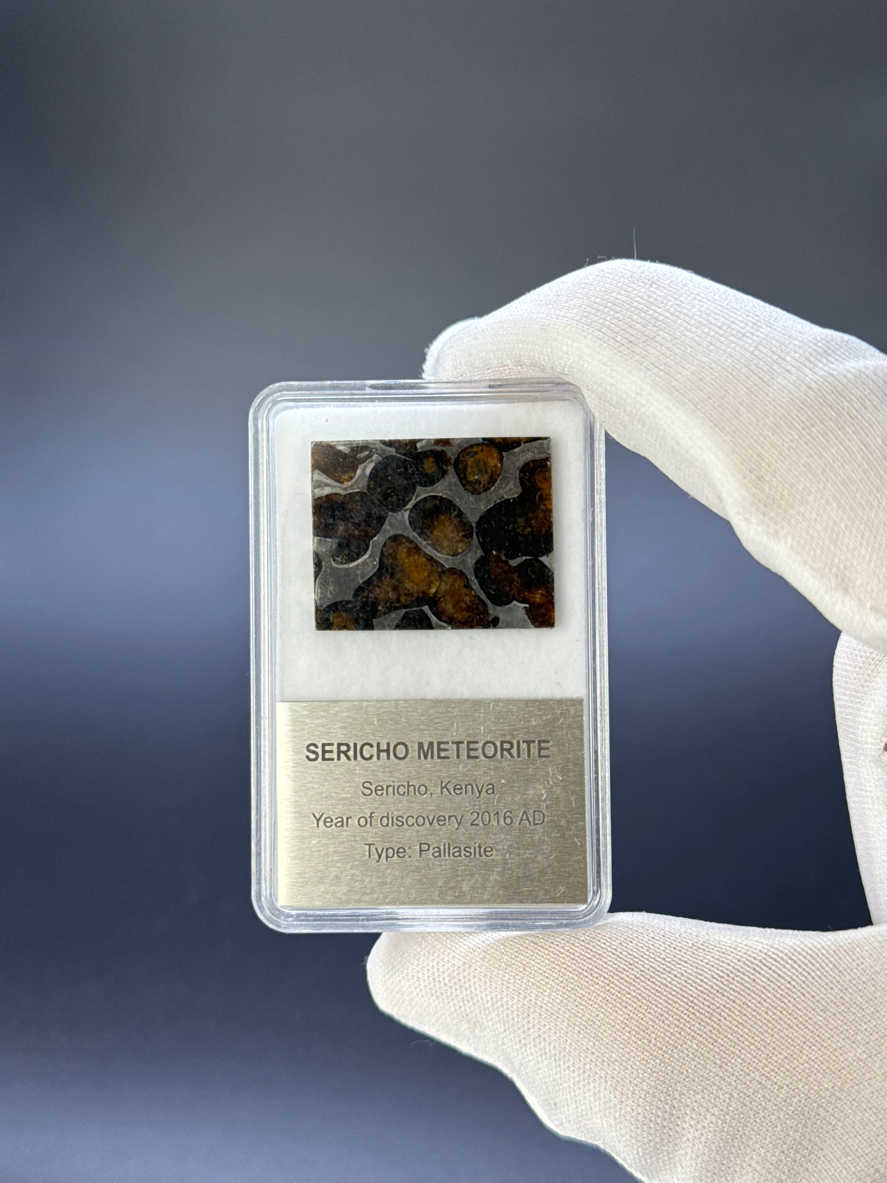 SERICHO METEORITE, KENYA. DISPLAY BOX. 5 GRAMS.