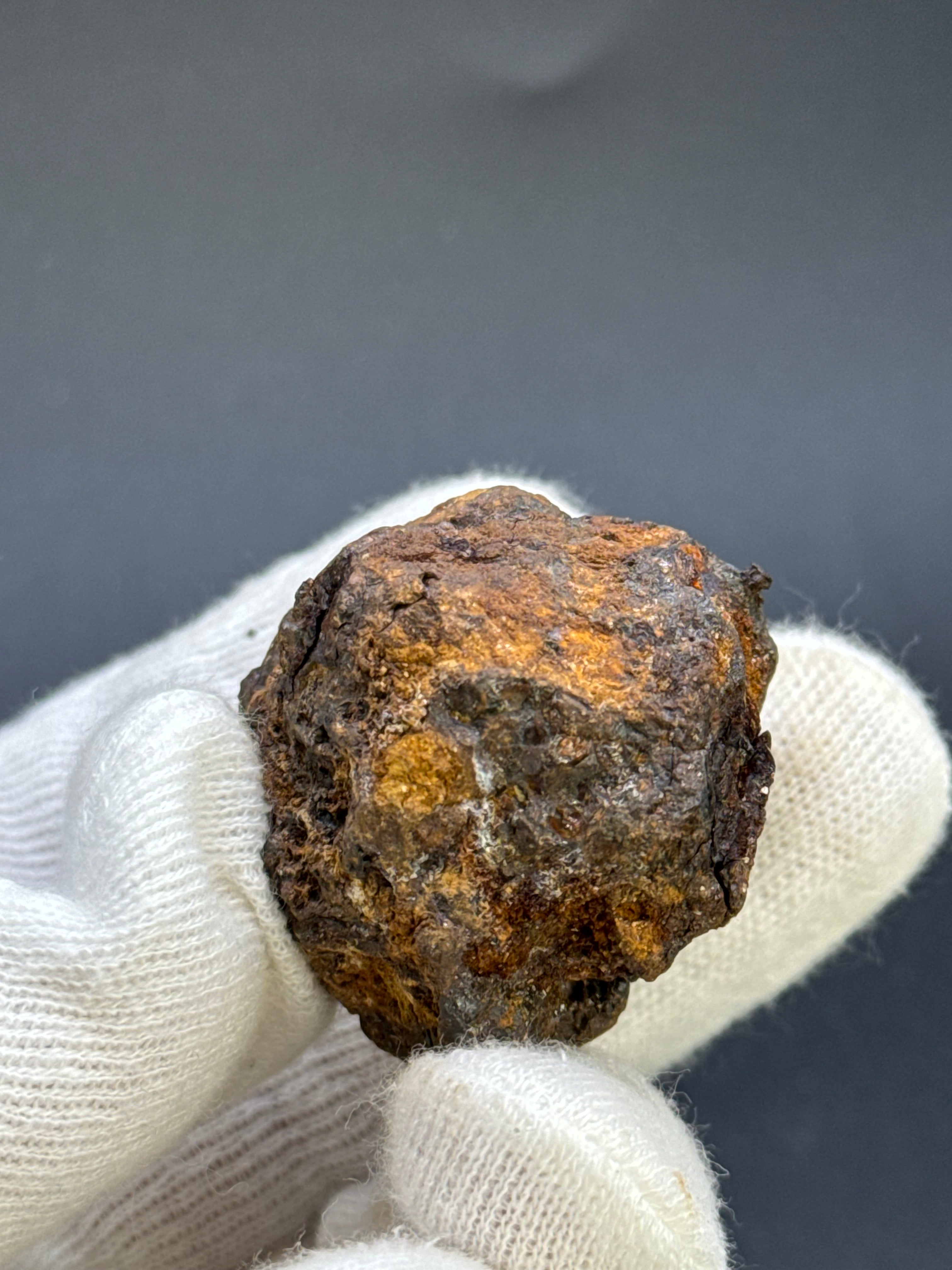 SERICHO PALLASITE METEORITE, KENYA. 107,25 GRAMS FULL METEORITE.
