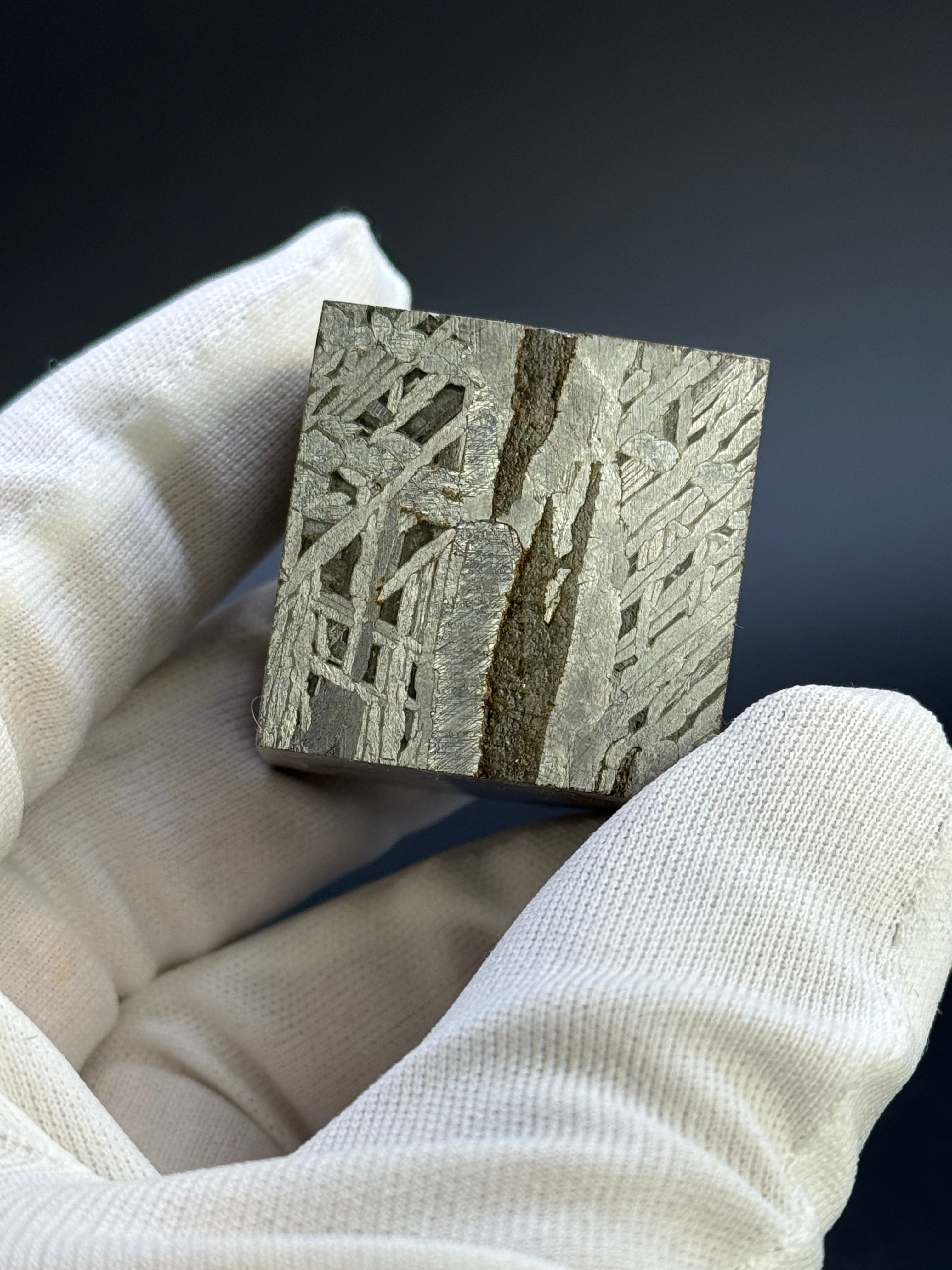 ALETAI, GOBI DESERT, CHINA. 194 GRAMS CUBE.