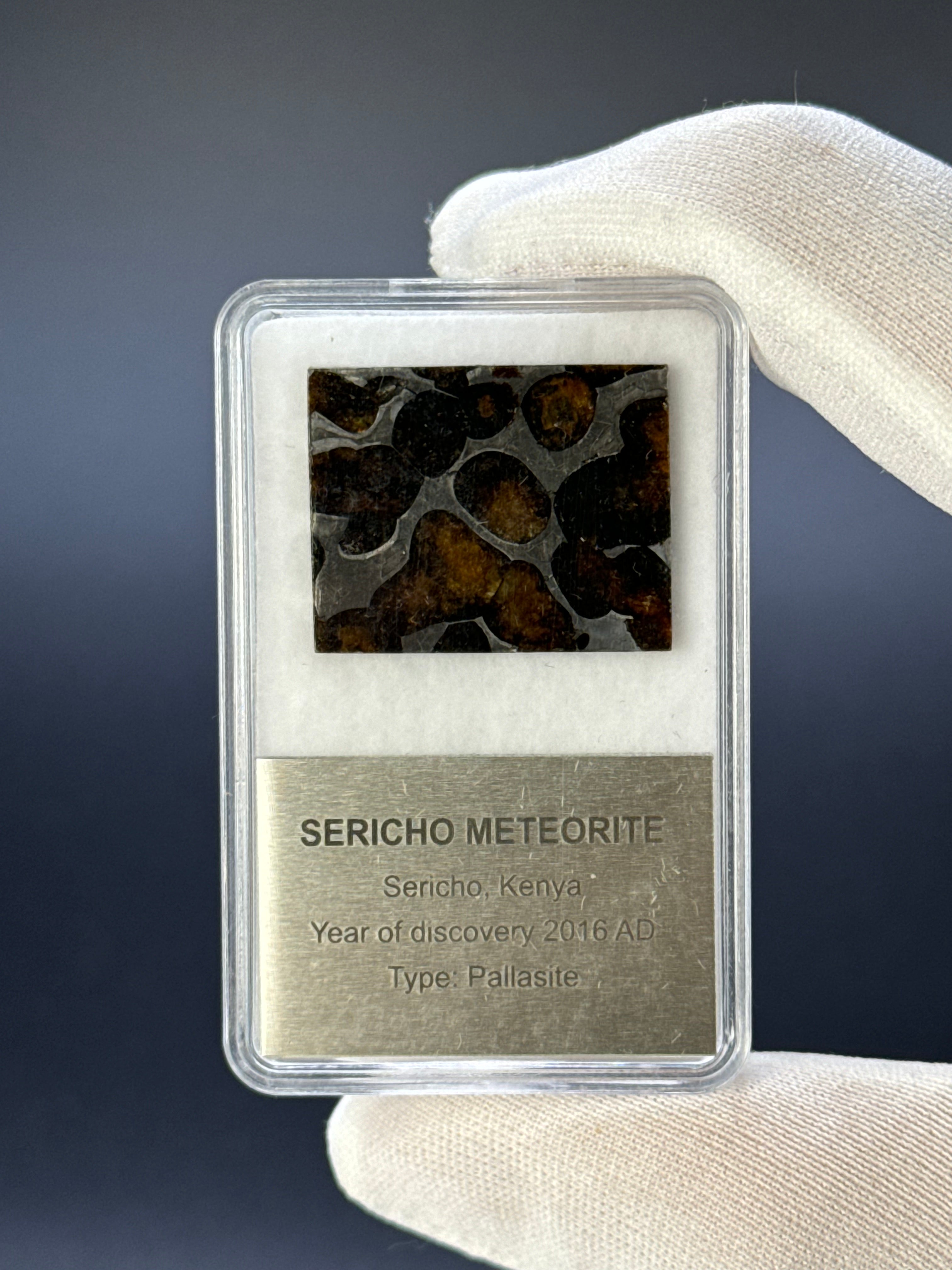 SERICHO METEORITE, KENYA. DISPLAY BOX. 5 GRAMS.
