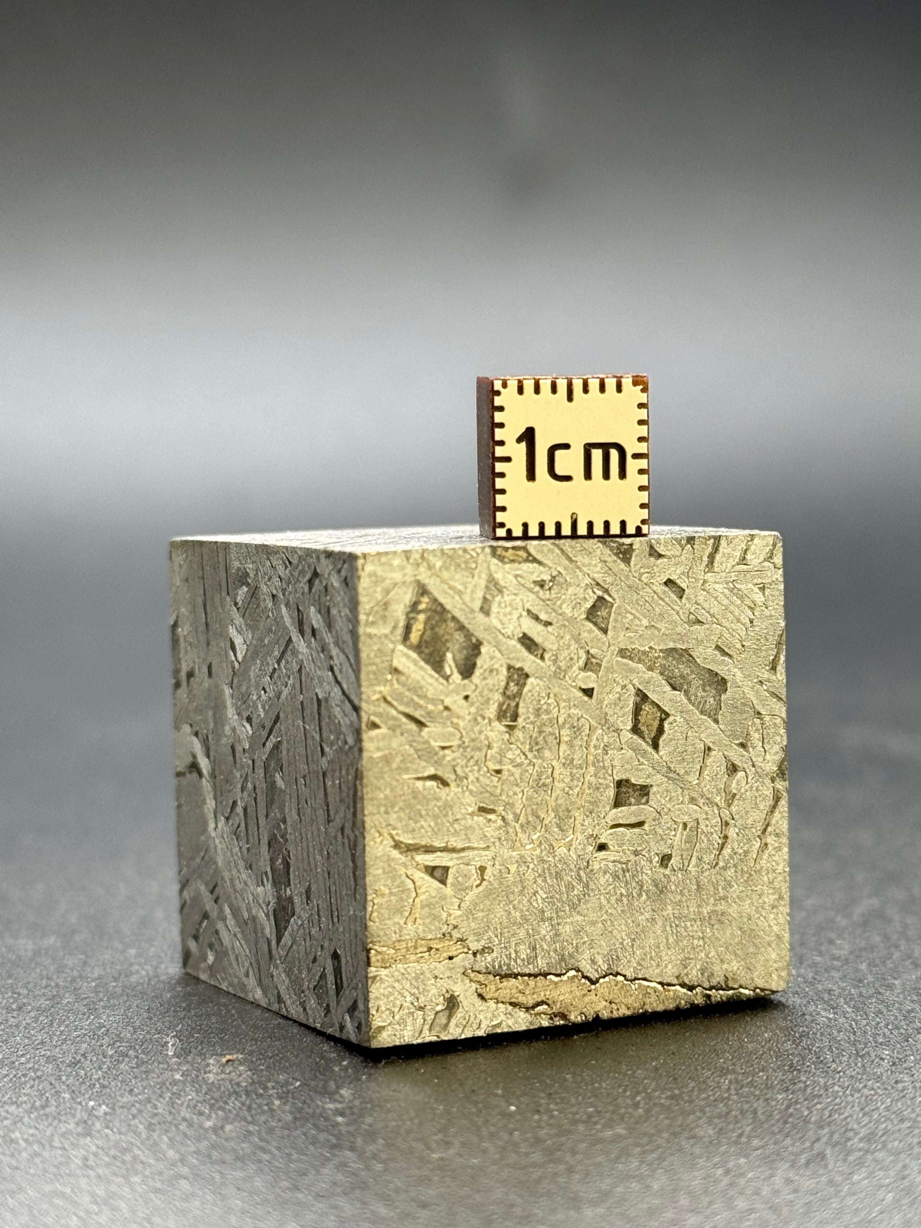 ALETAI, GOBI DESERT, CHINA. 190 GRAMS CUBE.
