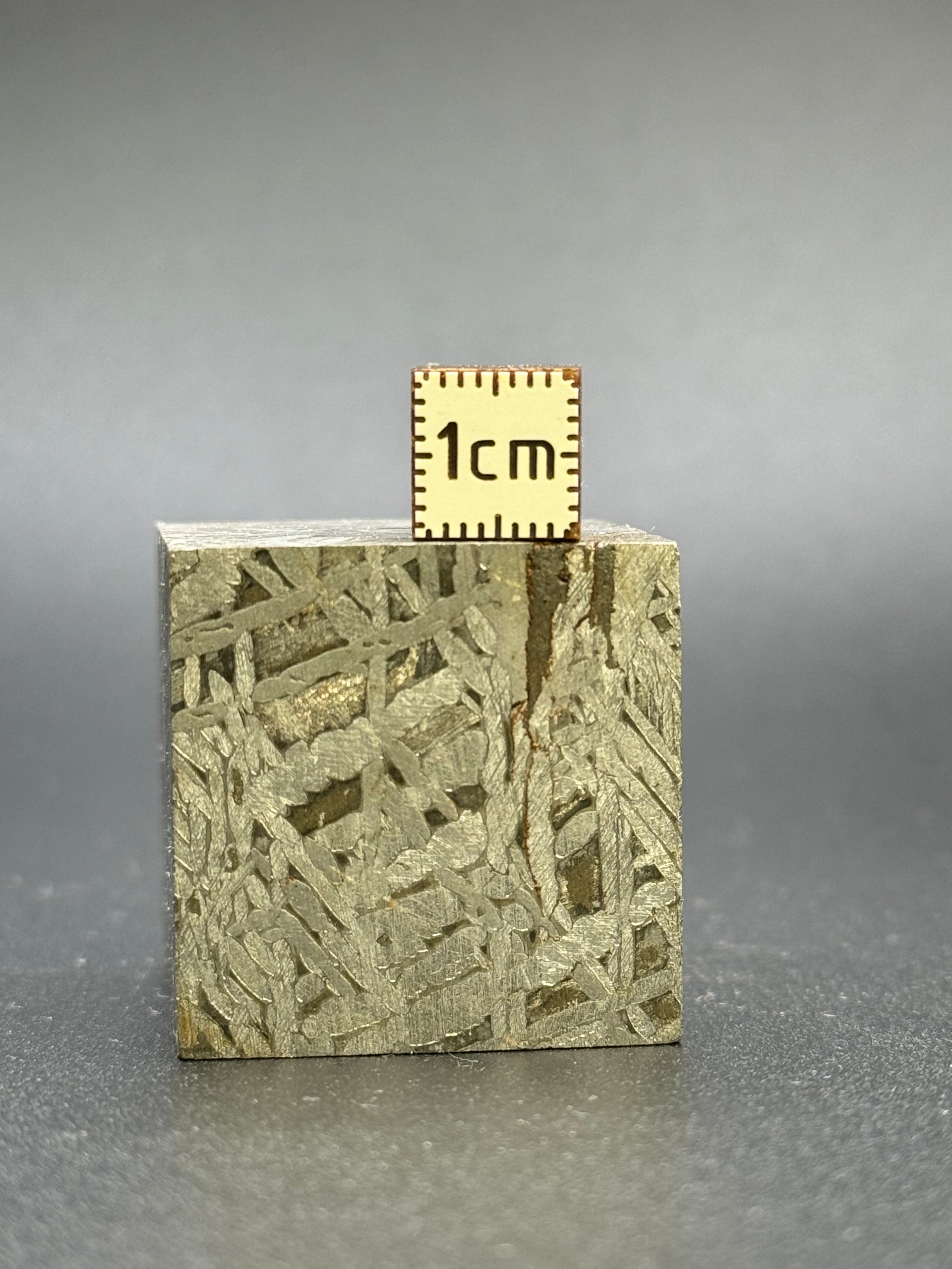 ALETAI, GOBI DESERT, CHINA. 196 GRAMS CUBE.
