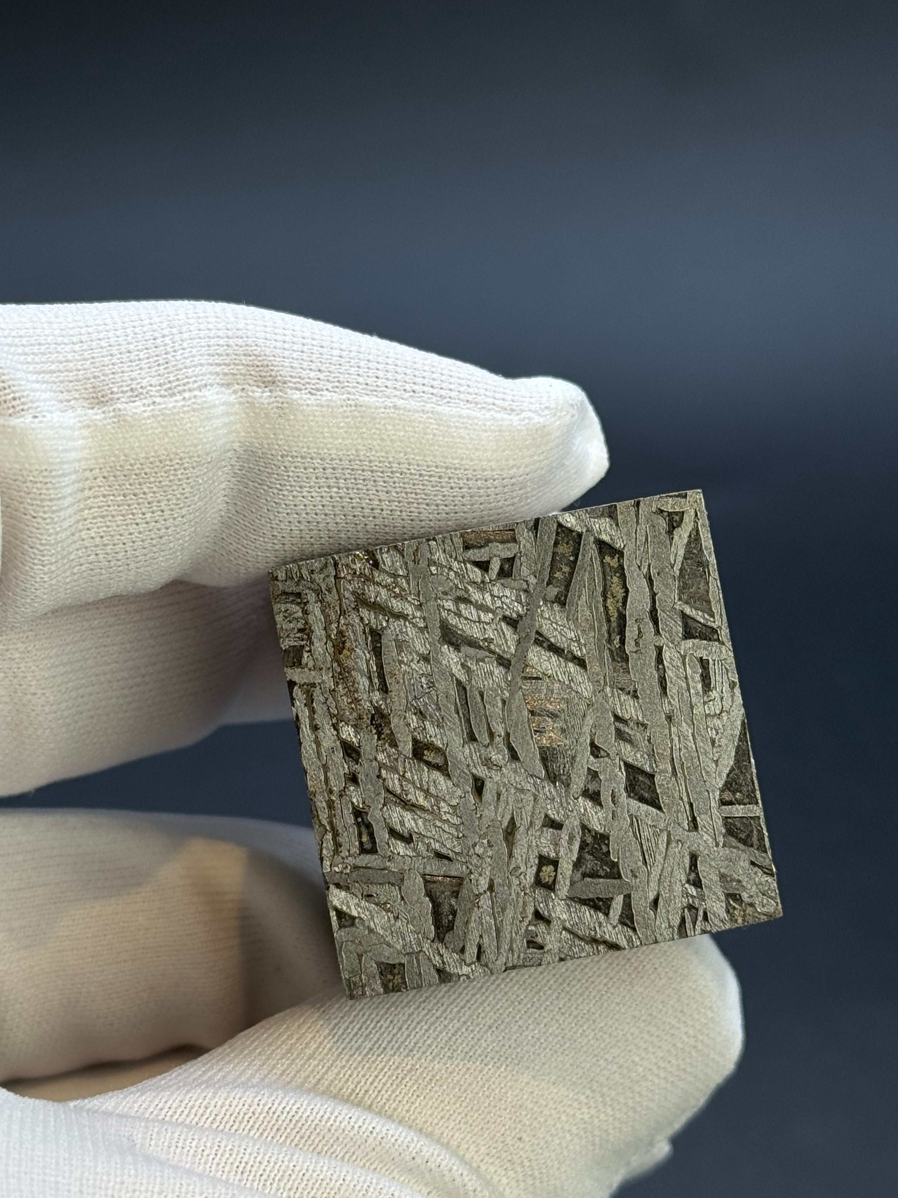ALETAI, GOBI DESERT, CHINA. 196 GRAMS CUBE.
