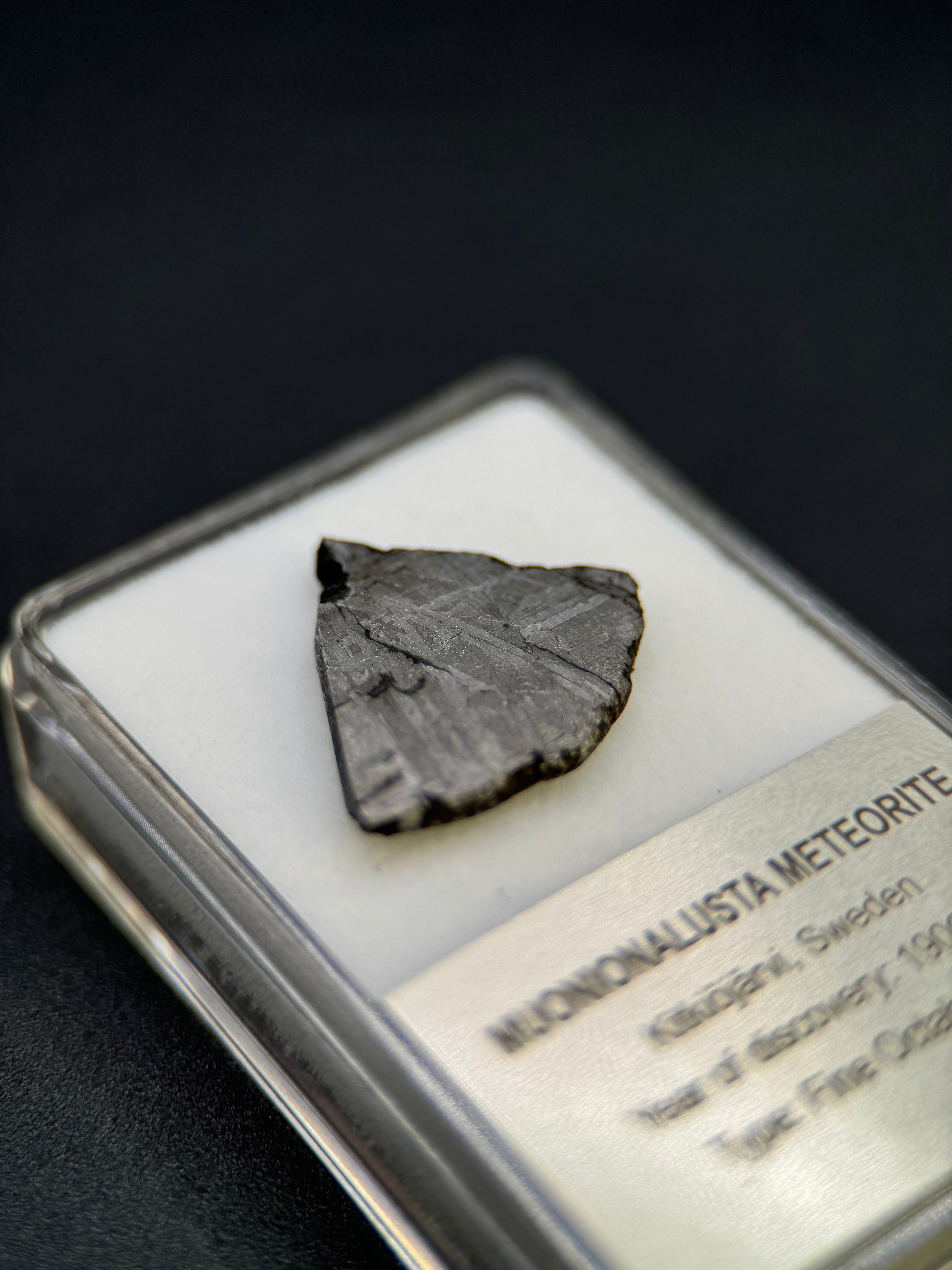 MUONIONALUSTA METEORITE, SWEDEN. DISPLAY BOX. 4,87 GRAMS.