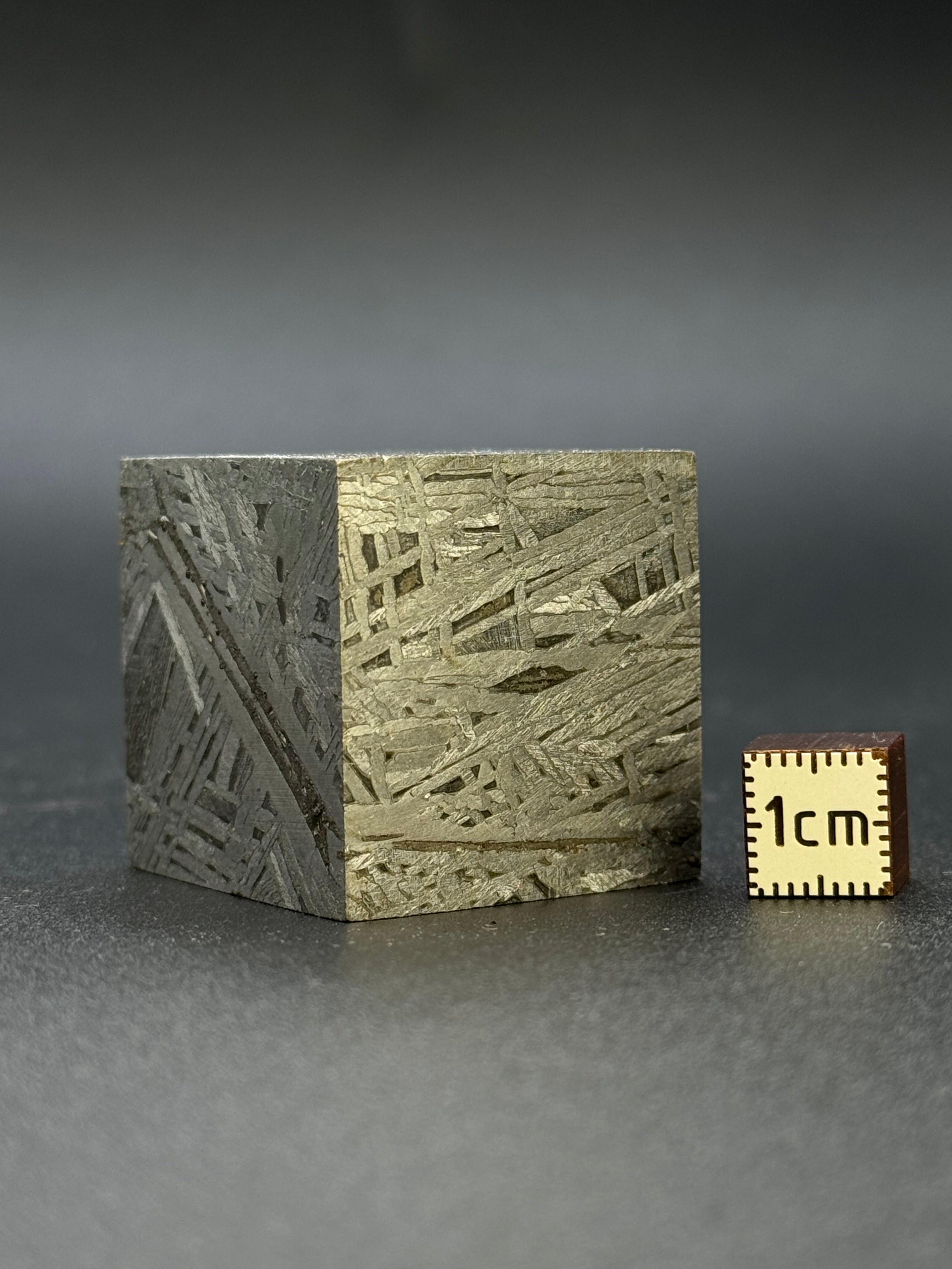 ALETAI, GOBI DESERT, CHINA. 190 GRAMS CUBE.
