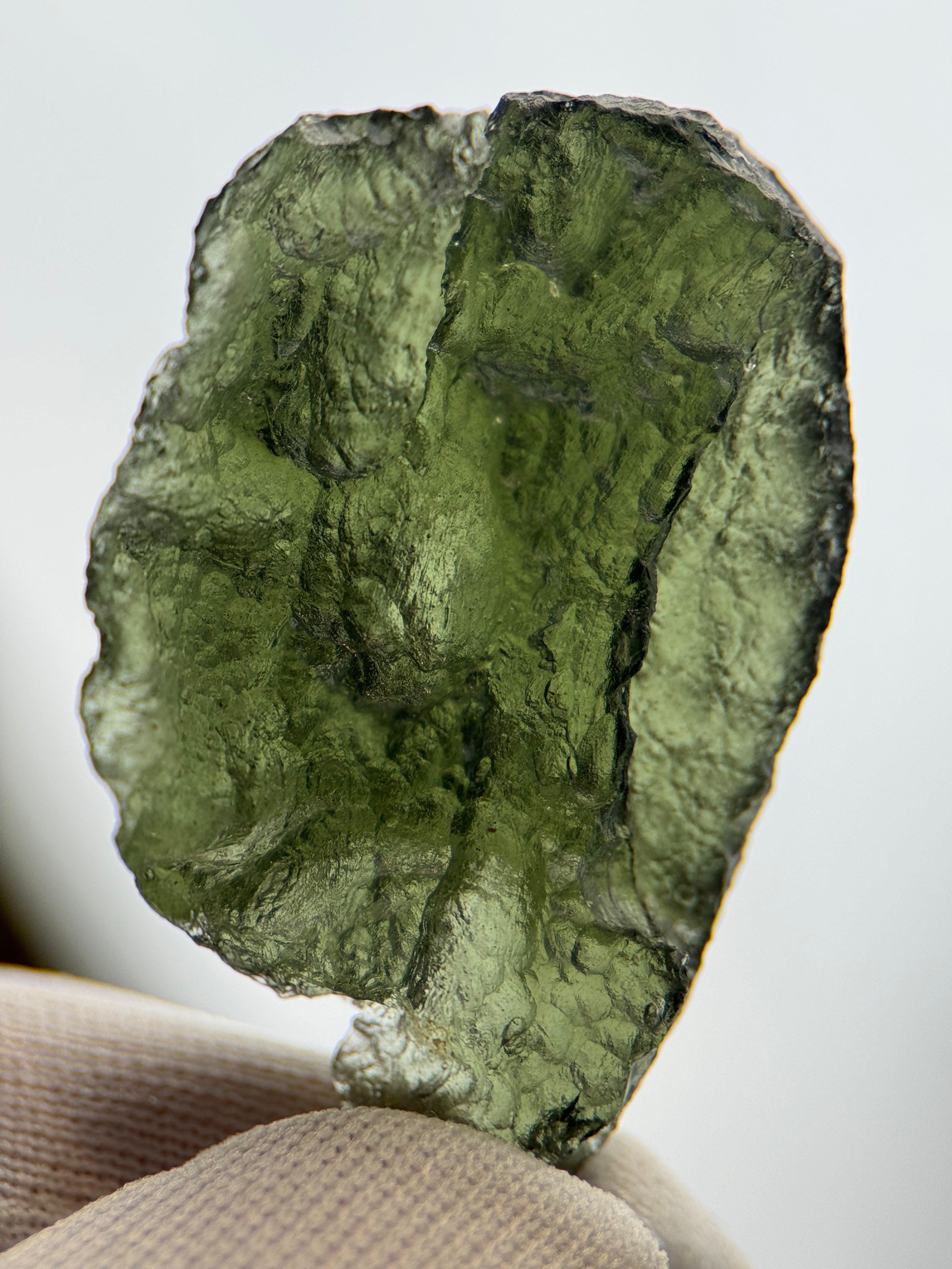 RAW MOLDAVITE, CZECH REPUBLIC. 8,52 GRAMS.