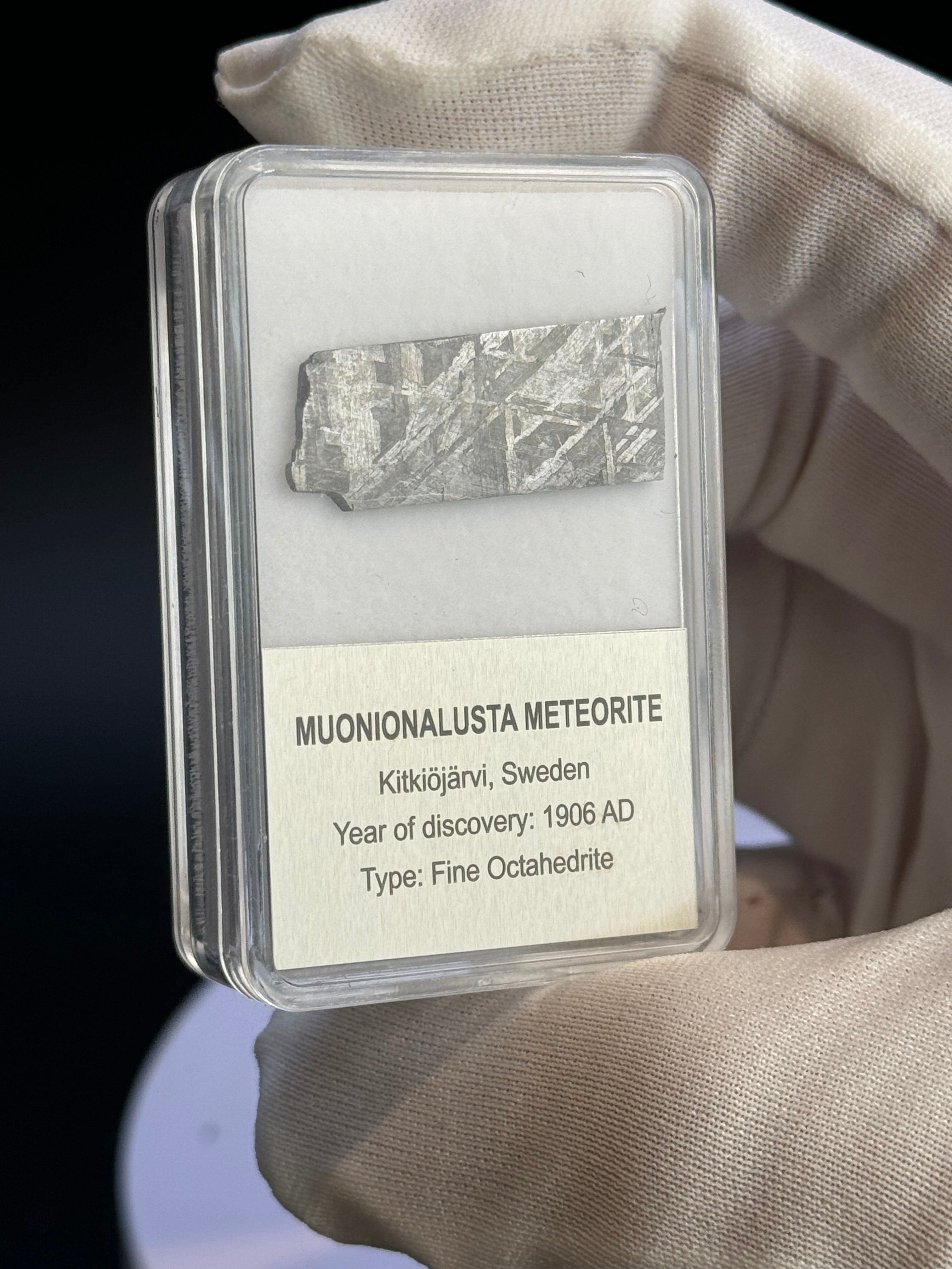 MUONIONALUSTA METEORITE, SWEDEN. DISPLAY BOX. 3,5 grams.