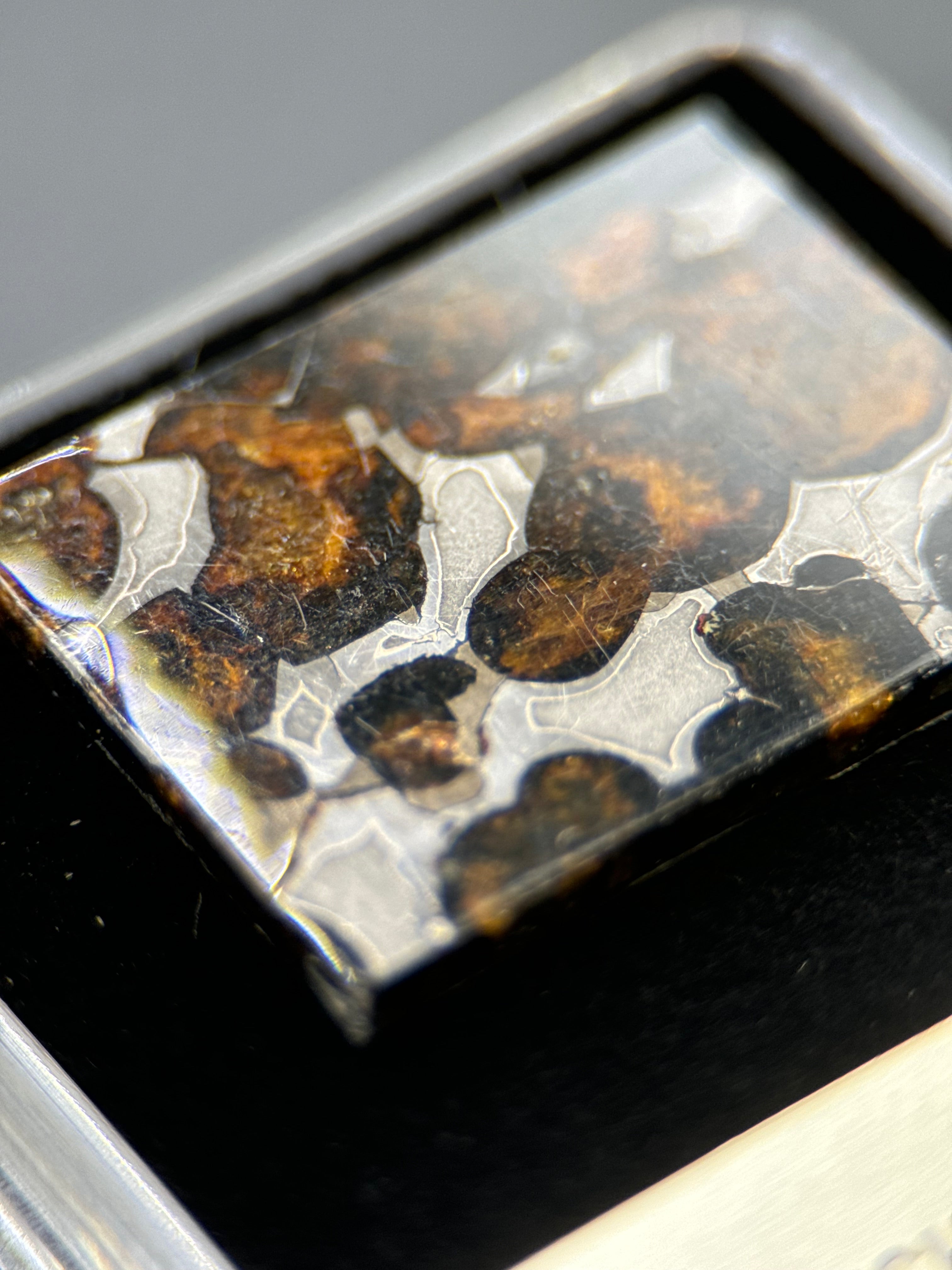 SERICHO METEORITE, KENYA. DISPLAY BOX. 4,4 GRAMS.
