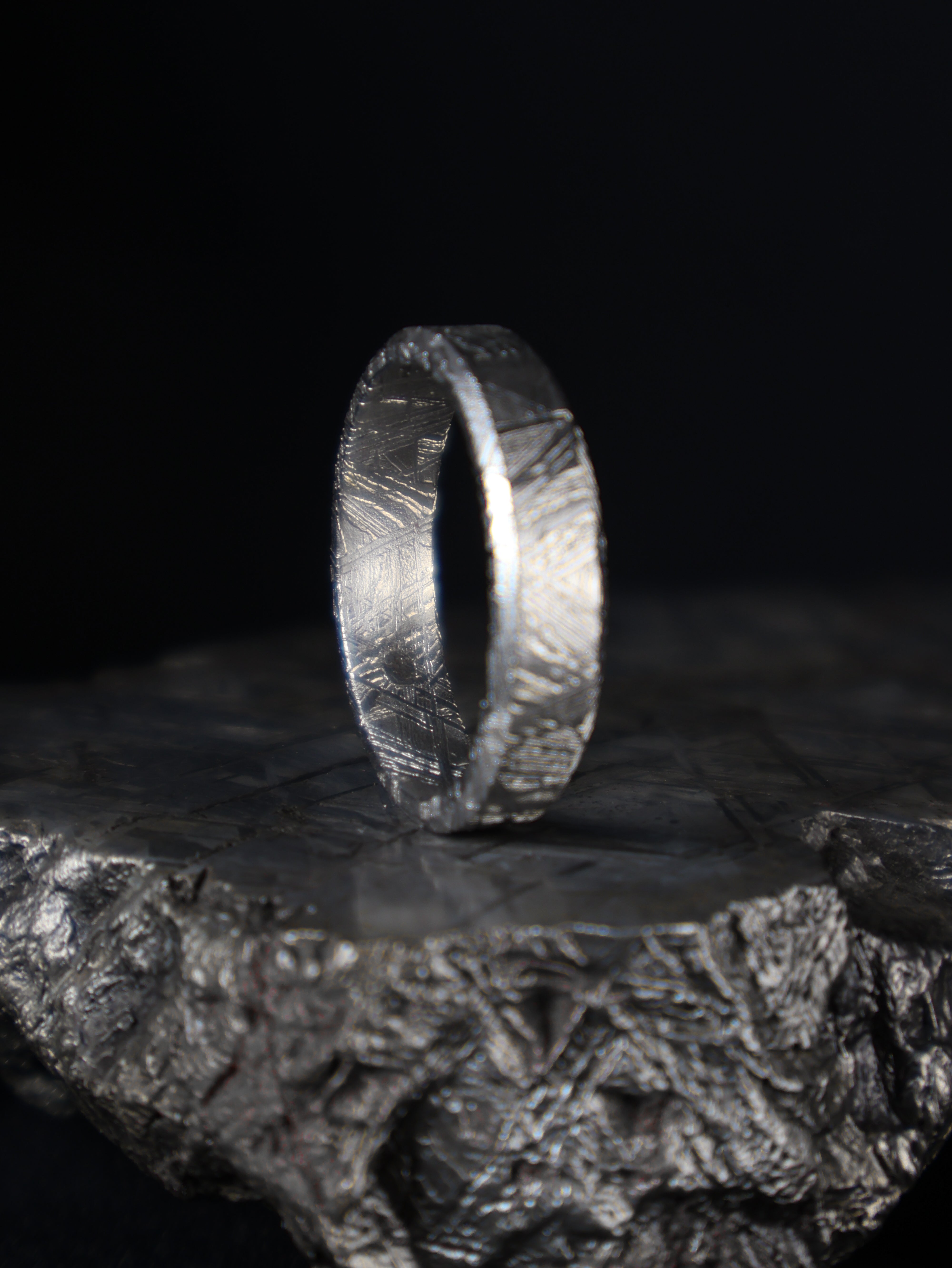 Muonionalusta meteorite Solid ring, Flat.