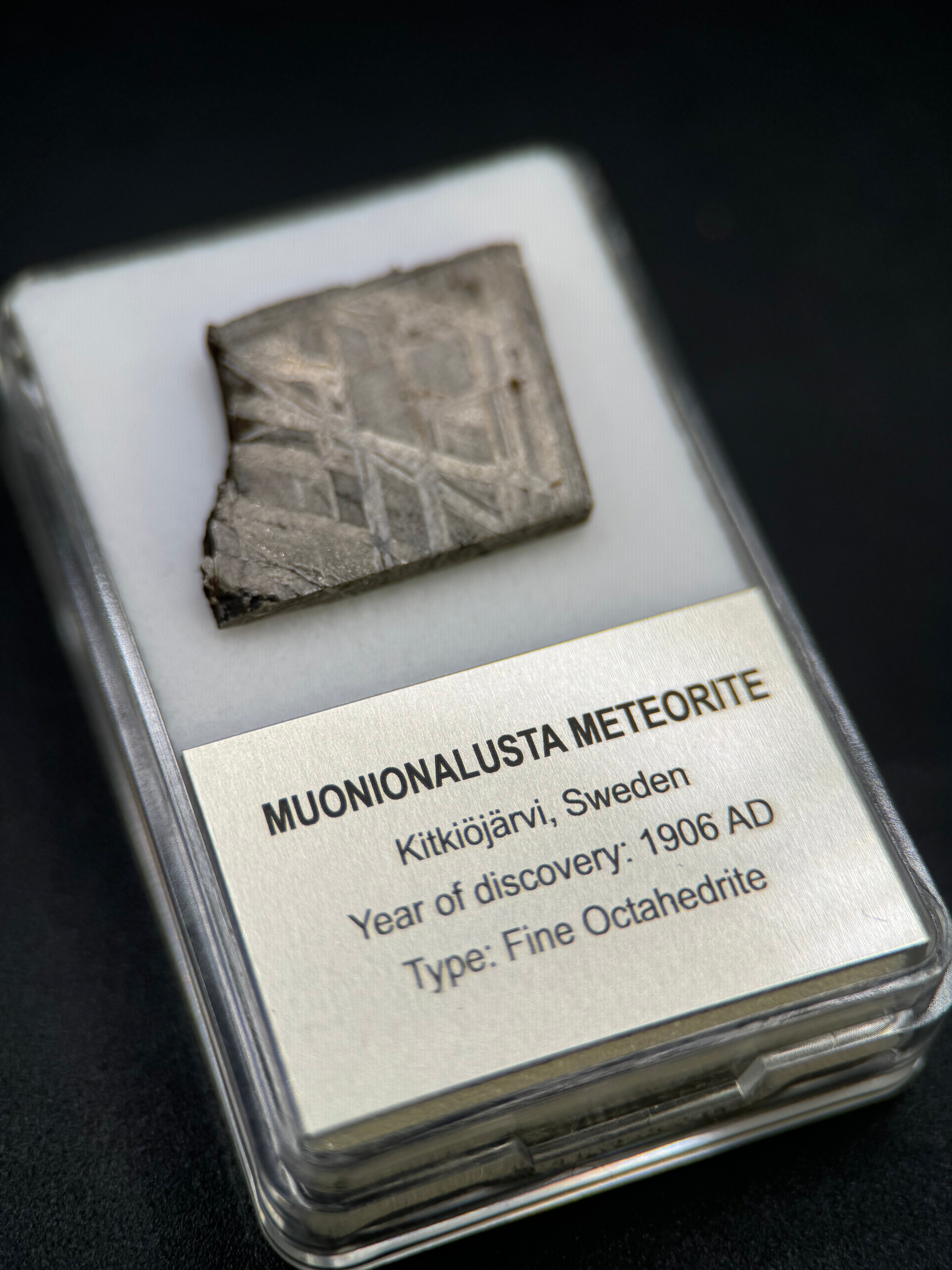 MUONIONALUSTA METEORITE, SWEDEN. DISPLAY BOX. 8 GRAMS.