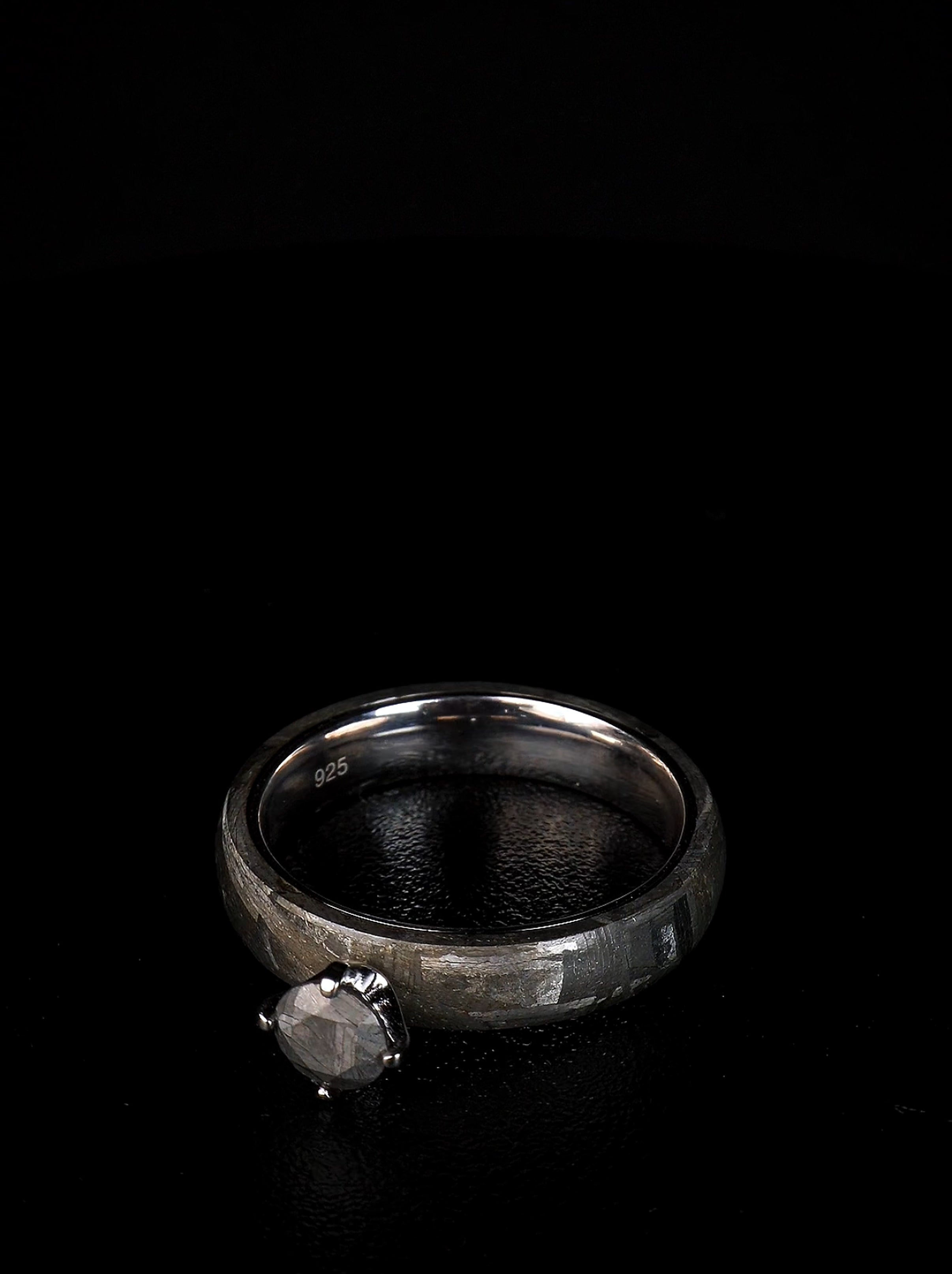 Astra Diamond, Muonionalusta Meteorite Ring